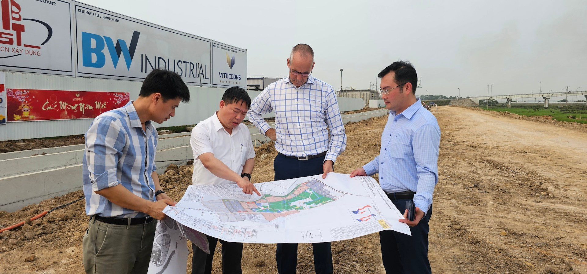 Ban Quản lý khu kinh tế tỉnh Quảng Ninh luôn đồng hành cùng các nhà đầu tư trong triển khai dự án tại các khu công nghiệp trên địa bàn.