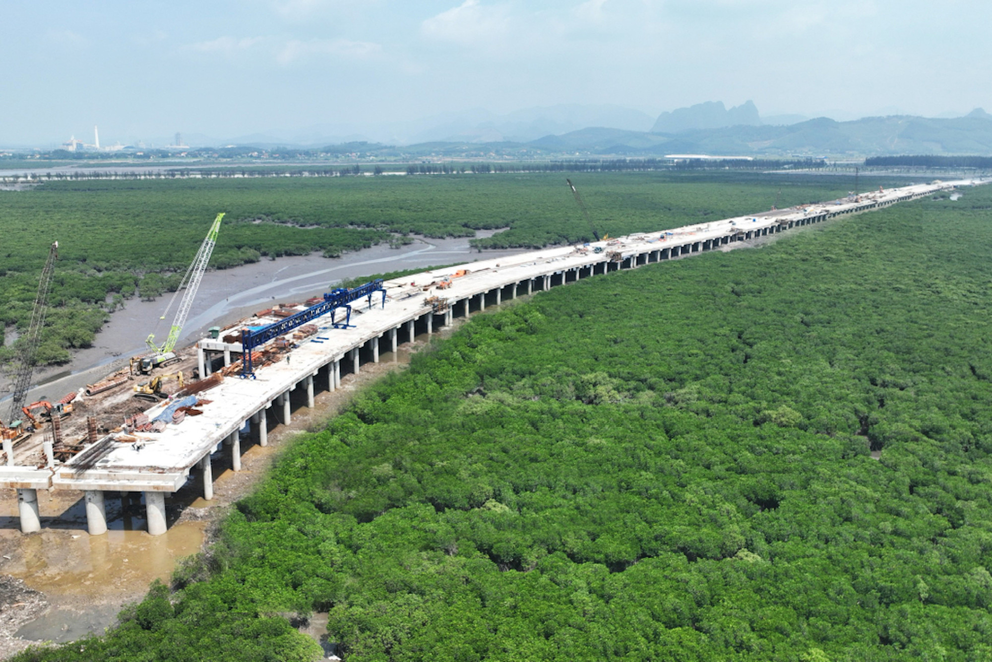 Dự án Cầu Cửa Lục 3 đang được đẩy nhanh tiến độ thi công, phấn đấu đưa vào sử dụng trong năm 2023.