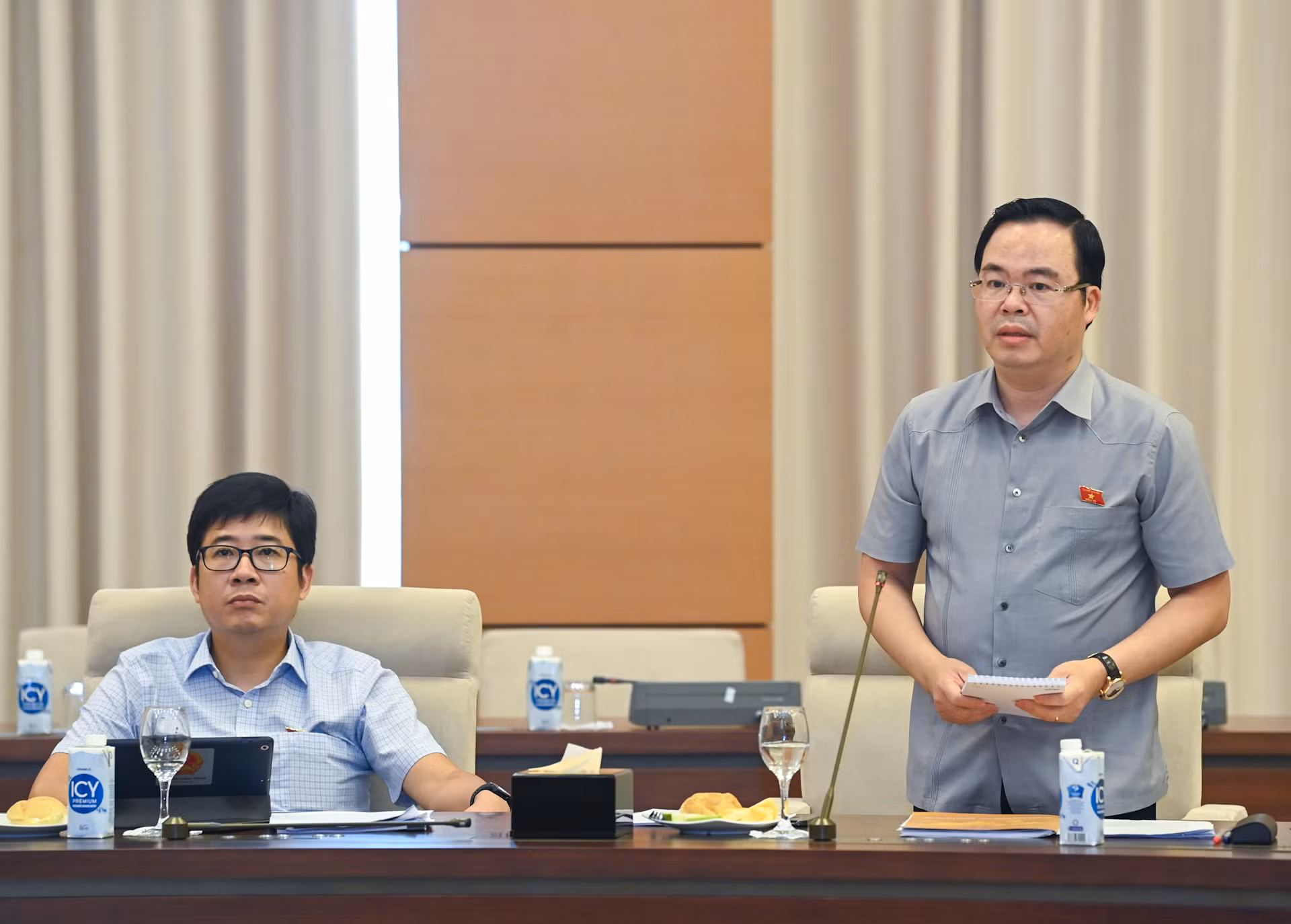 Ủy viên Thường trực Ủy ban Khoa học-Công nghệ và Môi trường Trần Văn Khải phát biểu tại cuộc làm việc.