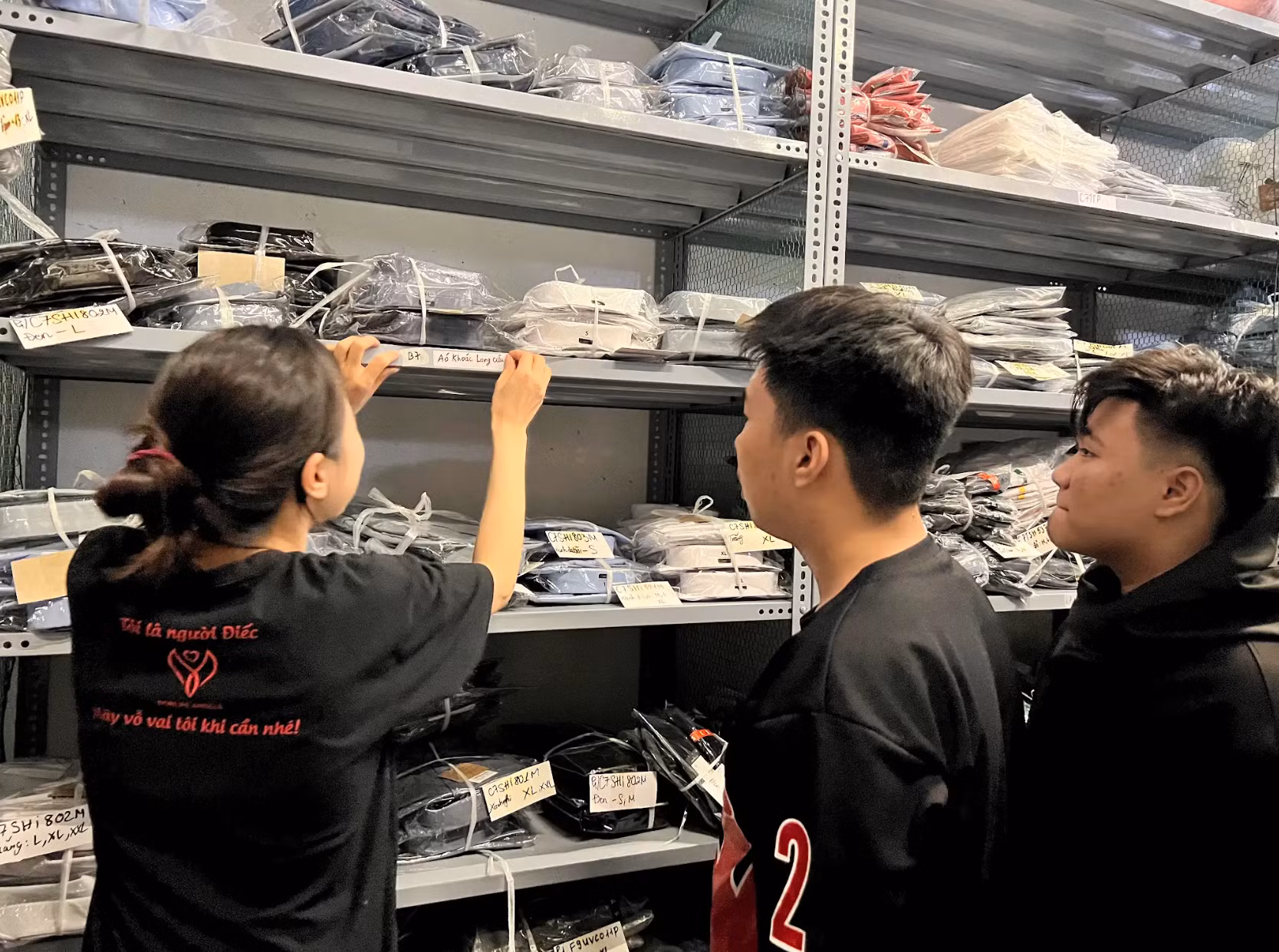 Sau buổi hướng nghiệp tại trường, các em học sinh nổi bật được thực tập tại cửa hàng Tokyo Life.