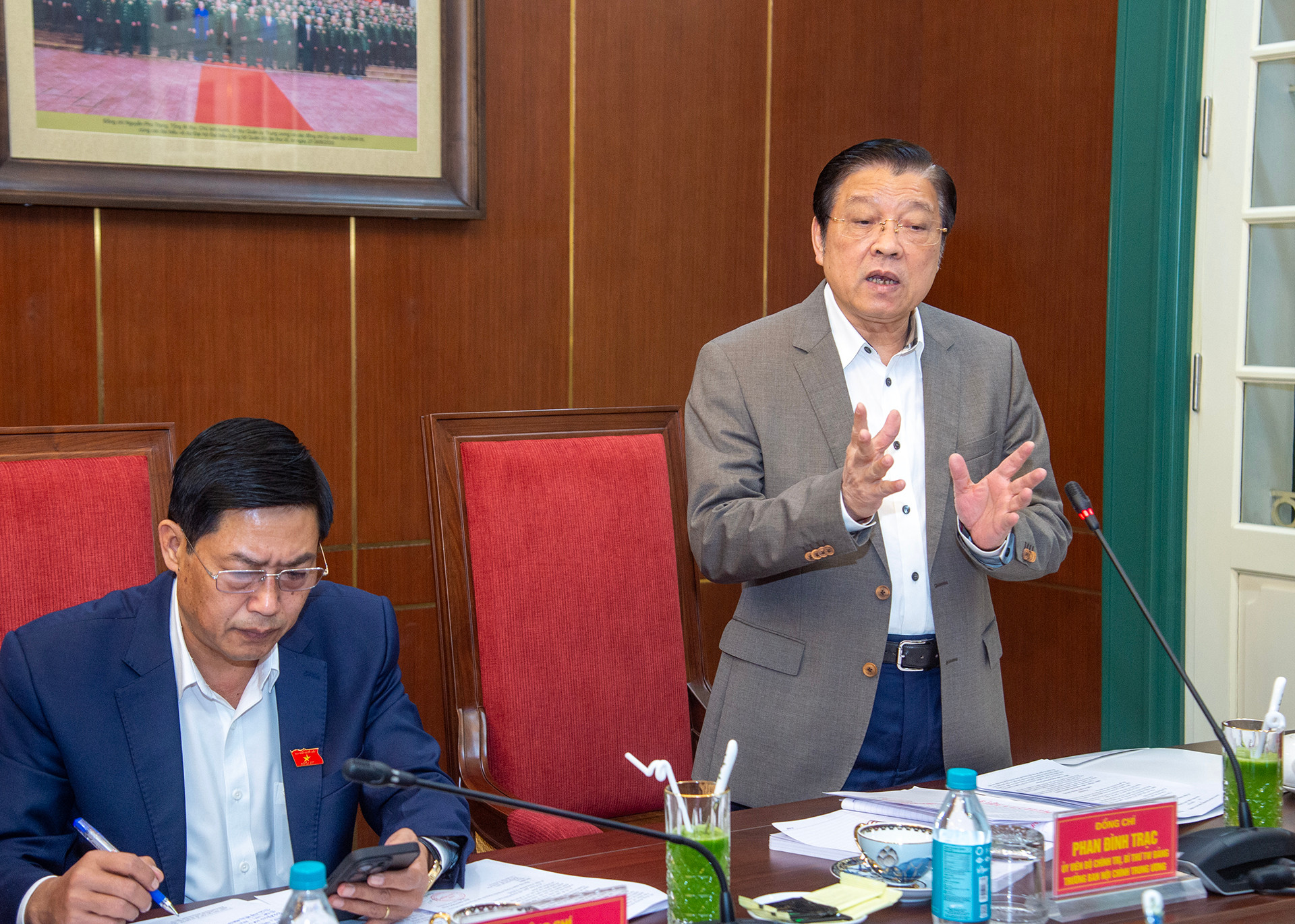 Đồng chí Phan Đình Trạc, Ủy viên Bộ Chính trị, Bí thư Trung ương Đảng, Trưởng Ban Nội chính Trung ương, Phó Trưởng ban Thường trực Ban Chỉ đạo Cải cách tư pháp Trung ương phát biểu ý kiến tại buổi làm việc.