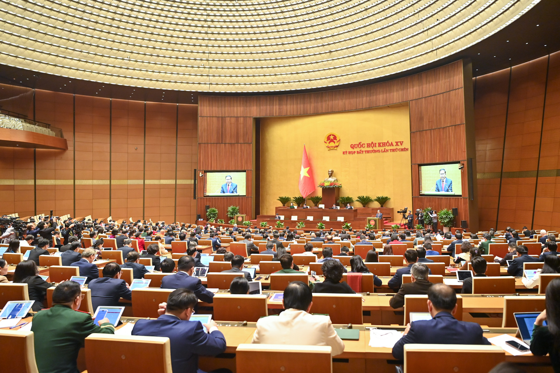 Quang cảnh phiên khai mạc Kỳ họp bất thường lần thứ 9, Quốc hội khóa XV.