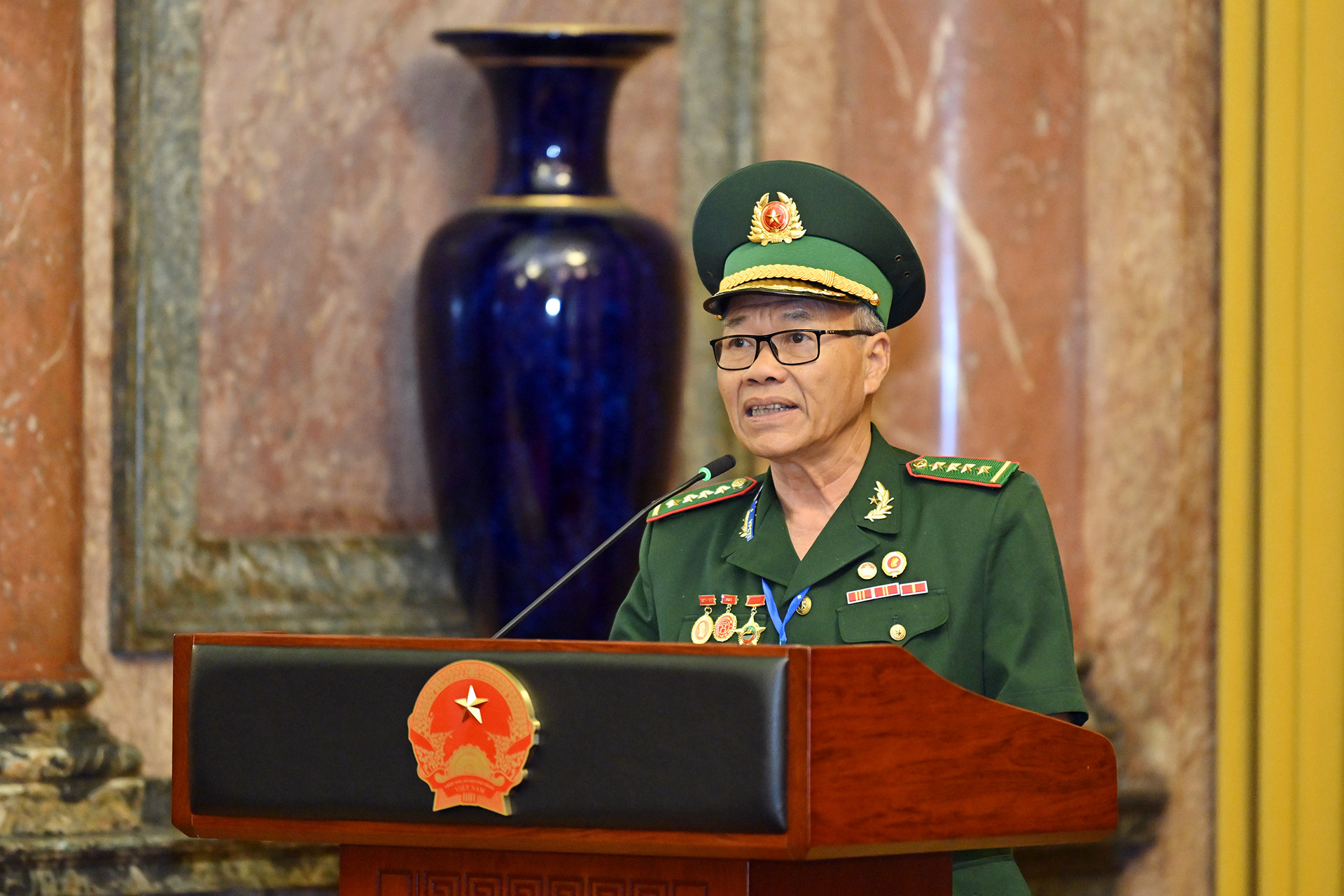 Ông Nguyễn Trung Chắt, người sáng lập Trung tâm Hy vọng, đã nhận nuôi dưỡng, chăm sóc 305 em nhỏ mồ côi tại 3 mái ấm ở Lạng Sơn và Hưng Yên, phát biểu tại buổi gặp mặt.