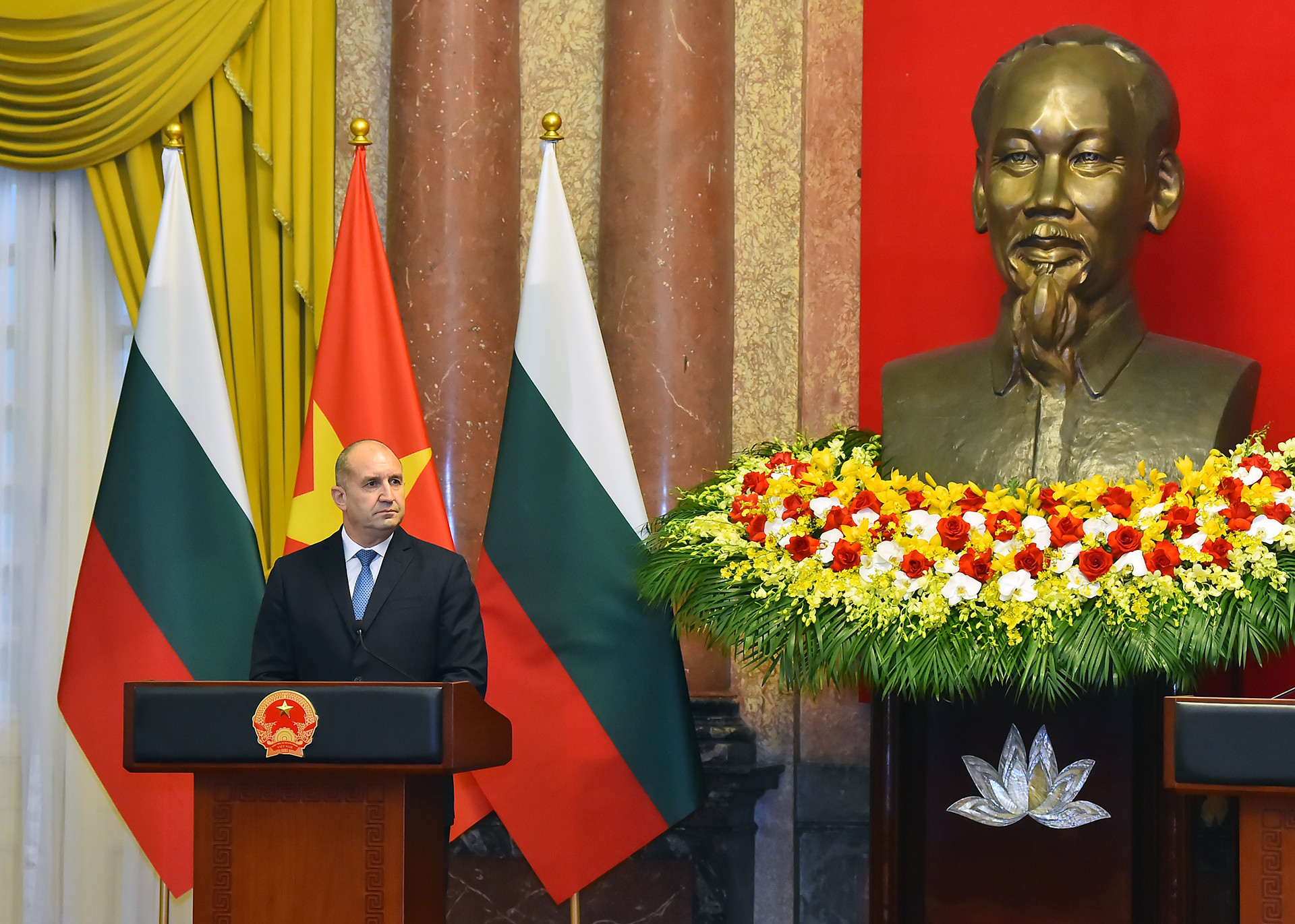 Tổng thống Bulgaria Rumen Radev phát biểu tại cuộc gặp gỡ các cơ quan thông tấn, báo chí.