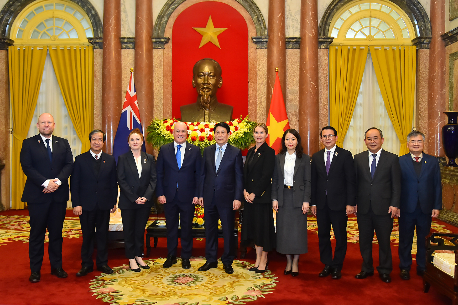 Chủ tịch nước Lương Cường, Thủ tướng New Zealand Christopher Luxon cùng các đại biểu tham dự buổi tiếp.