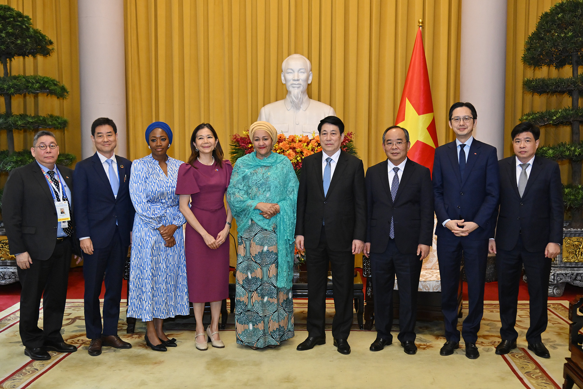 Chủ tịch nước Lương Cường và Phó Tổng thư ký Liên hợp quốc Amina J.Mohammed cùng các đại biểu tại buổi tiếp.