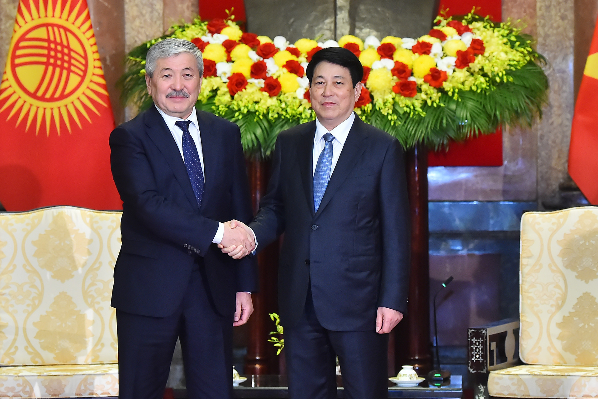 Chủ tịch nước Lương Cường và Thủ tướng Cộng hòa Kyrgyzstan Adylbek Kasymaliev tại buổi tiếp.