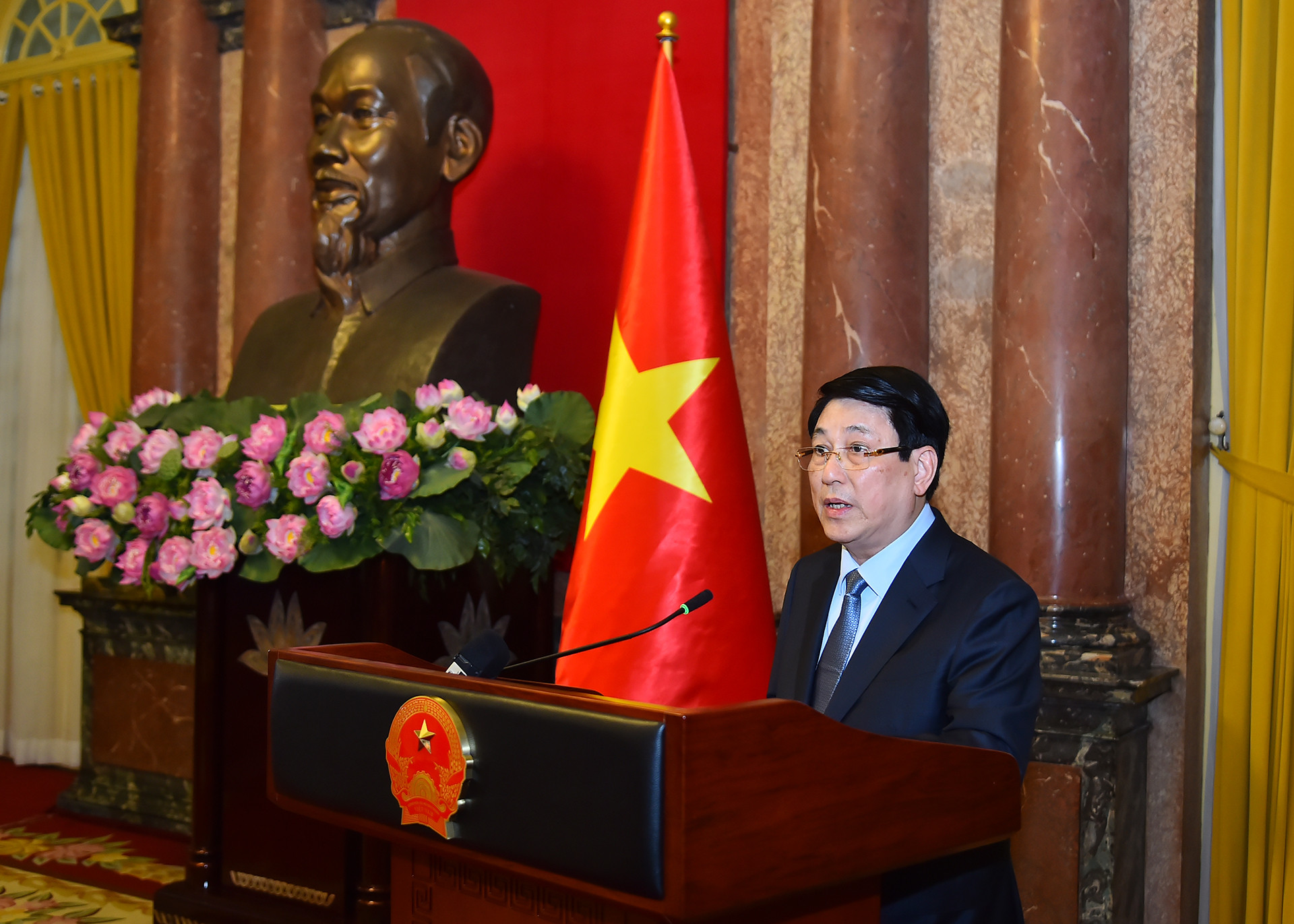 Chủ tịch nước Lương Cường phát biểu giao nhiệm vụ cho các đồng chí được bổ nhiệm tại buổi lễ.