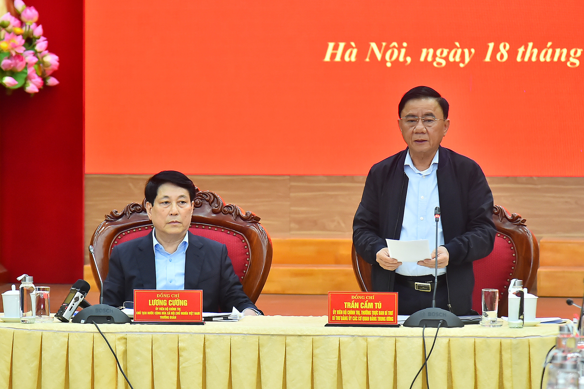 Thường trực Ban Bí thư Trần Cẩm Tú phát biểu ý kiến tiếp thu tại hội nghị.