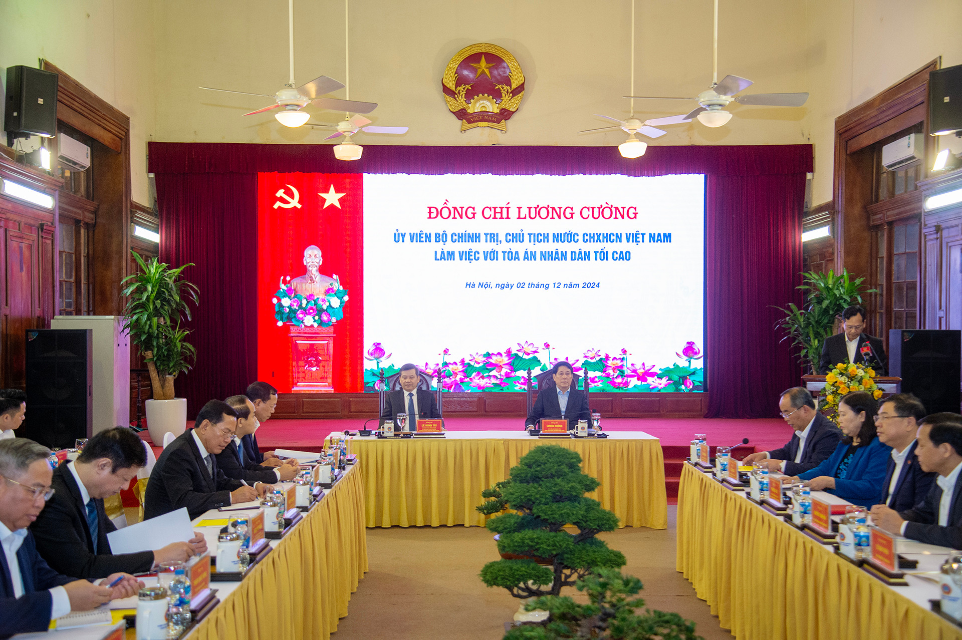 Quang cảnh buổi làm việc.