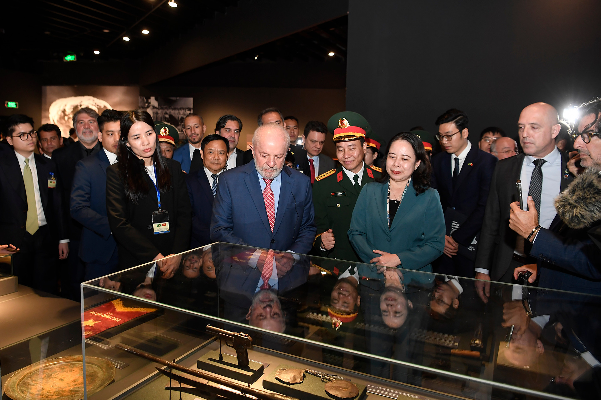 Bảo tàng không chỉ đơn thuần là một công trình trưng bày về lịch sử chiến tranh, mà còn tạo một không gian chung để khách tham quan tương tác và trải nghiệm về cuộc đấu tranh giành độc lập dân tộc của Quân đội nhân dân Việt Nam anh hùng. Bảo tàng không chỉ đơn thuần là một công trình trưng bày về lịch sử chiến tranh, mà còn tạo một không gian chung để khách tham quan tương tác và trải nghiệm về cuộc đấu tranh giành độc lập dân tộc của Quân đội nhân dân Việt Nam anh hùng.