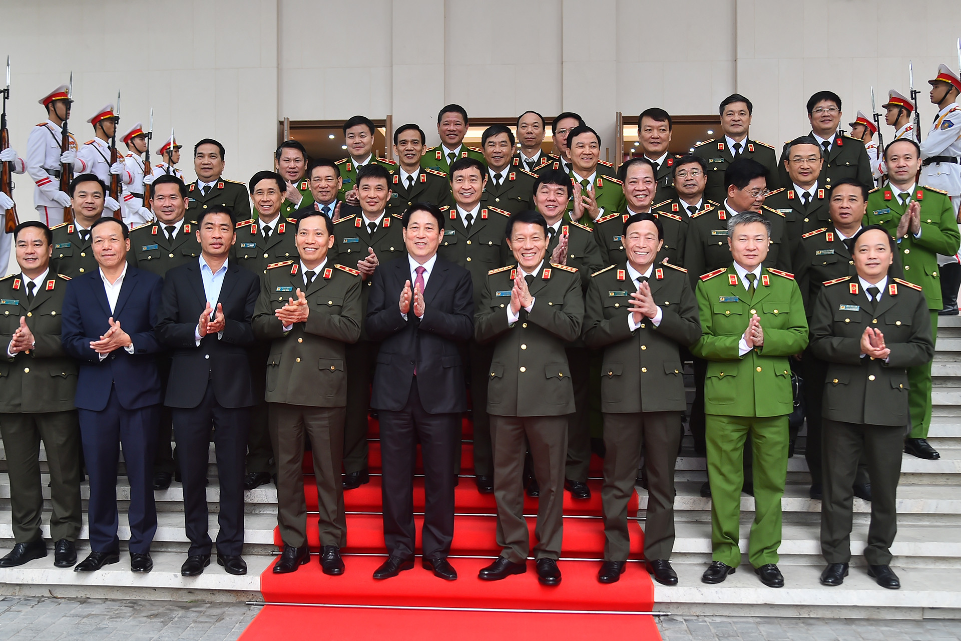Chủ tịch nước Lương Cường, Bộ trưởng Công an Lương Tam Quang cùng các đại biểu tại buổi làm việc. Chủ tịch nước Lương Cường, Bộ trưởng Công an Lương Tam Quang cùng các đại biểu tại buổi làm việc.