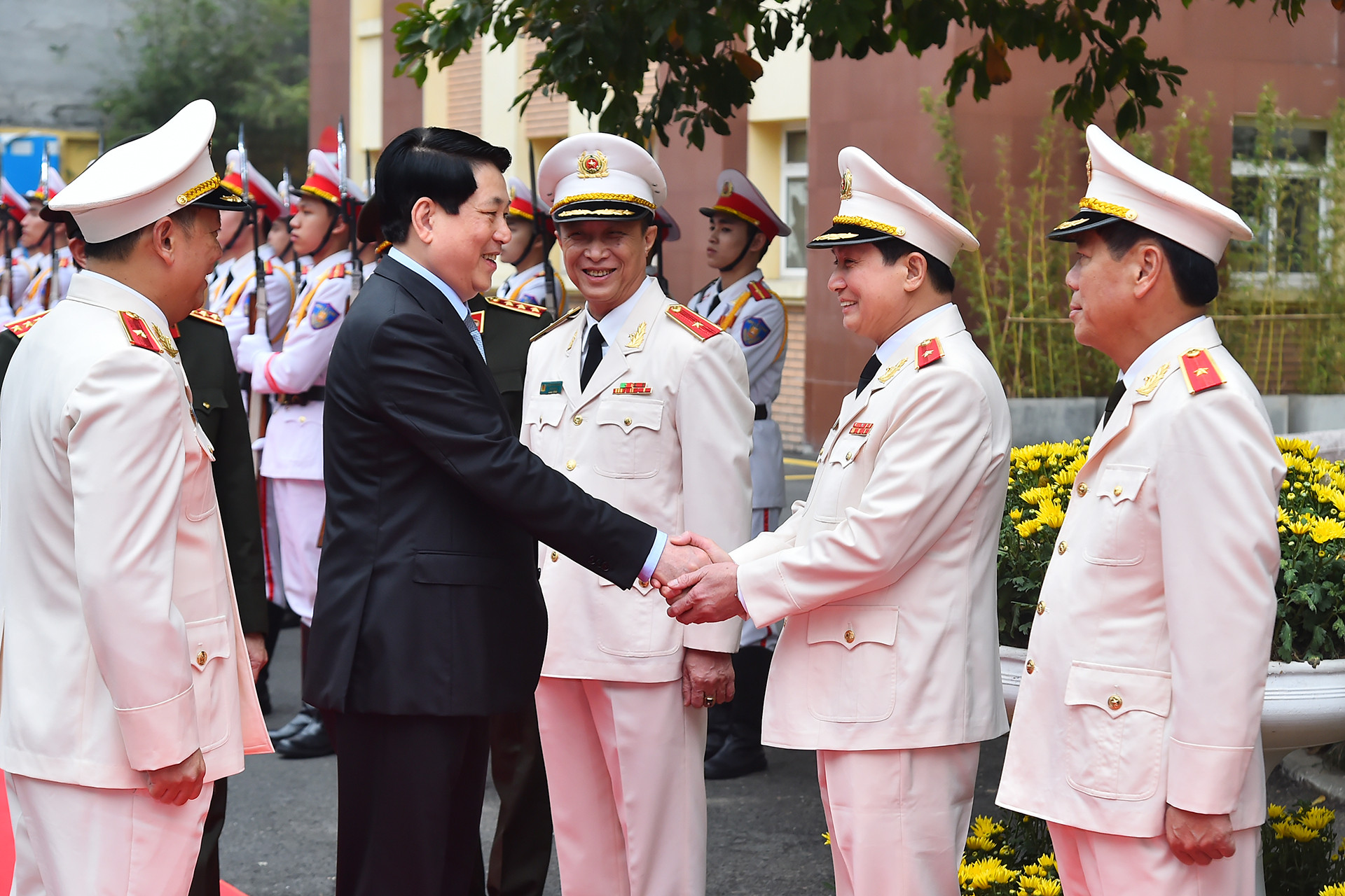 Chủ tịch nước Lương Cường với các đồng chí lãnh đạo Bộ Tư lệnh Cảnh vệ.