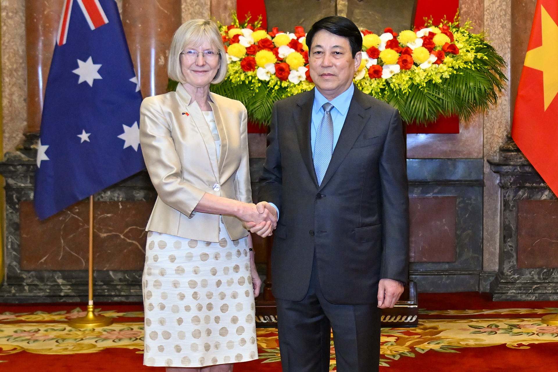 Chủ tịch nước Lương Cường và Đại sứ Australia tại Việt Nam Gillian Bird tại lễ trình Quốc thư.