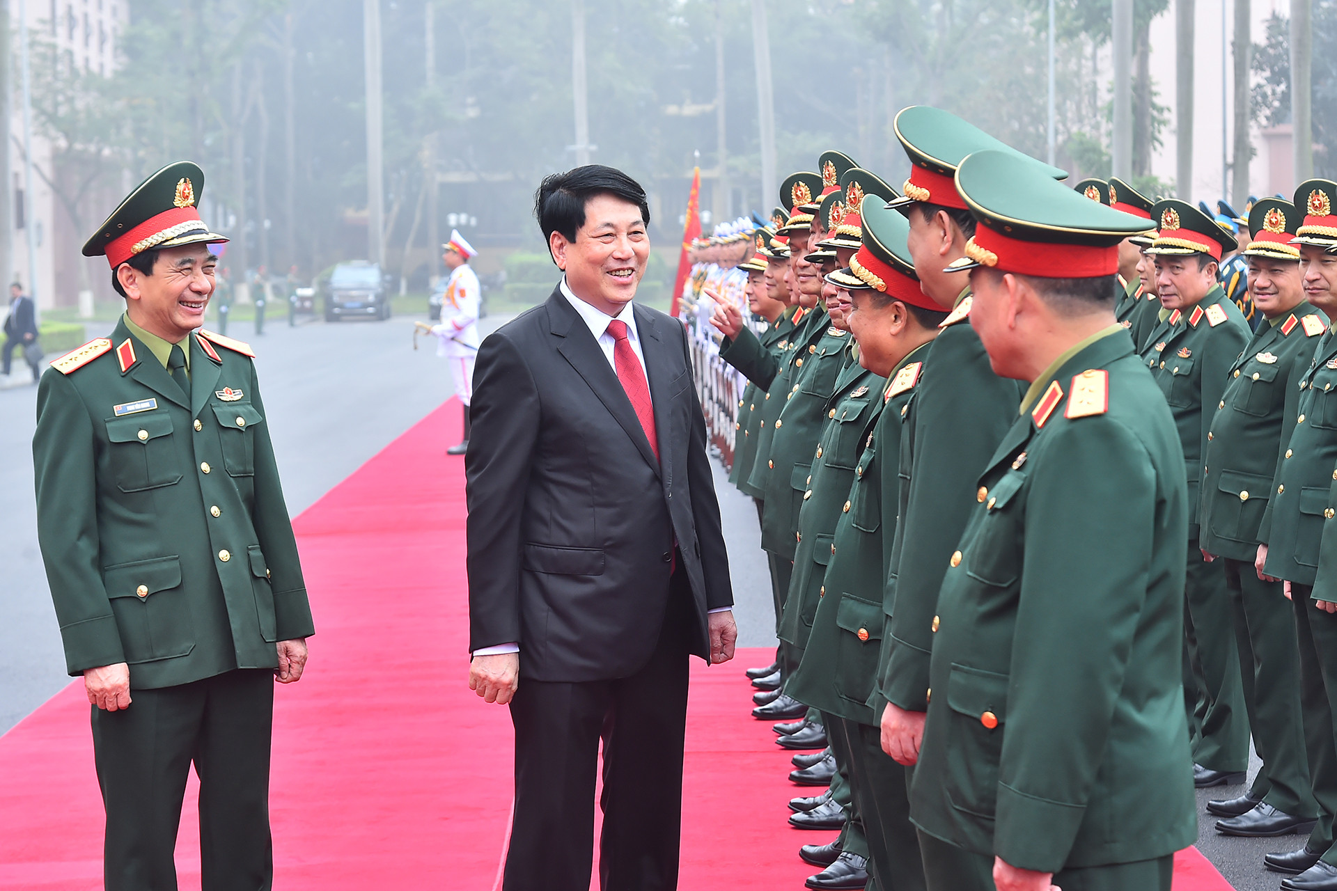 Chủ tịch nước Lương Cường cùng Bộ trưởng Quốc phòng Phan Văn Giang với các đồng chí lãnh đạo Bộ Quốc phòng tại buổi làm việc.