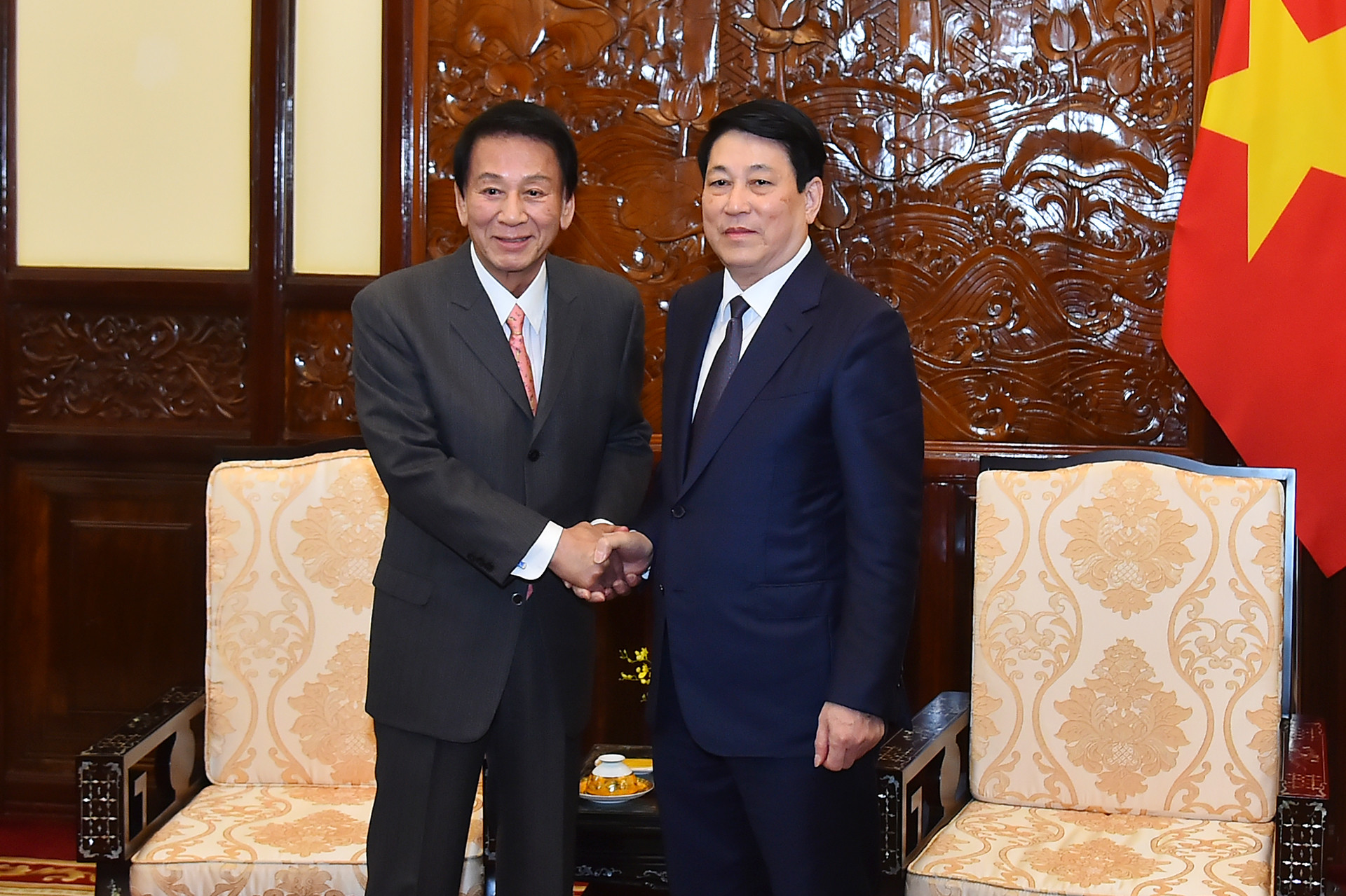 Chủ tịch nước Lương Cường và nguyên Đại sứ đặc biệt Việt Nam-Nhật Bản Sugi Ryotaro tại buổi tiếp. Chủ tịch nước Lương Cường và nguyên Đại sứ đặc biệt Việt Nam-Nhật Bản Sugi Ryotaro tại buổi tiếp.