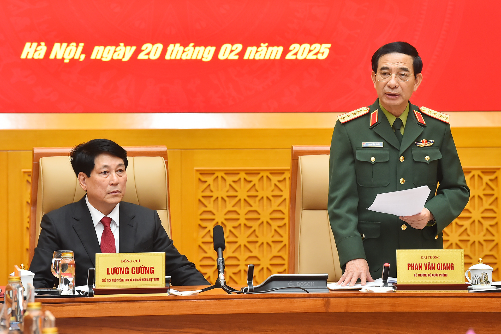 Đại tướng Phan Văn Giang, Bộ trưởng Quốc phòng phát biểu ý kiến tại buổi làm việc.