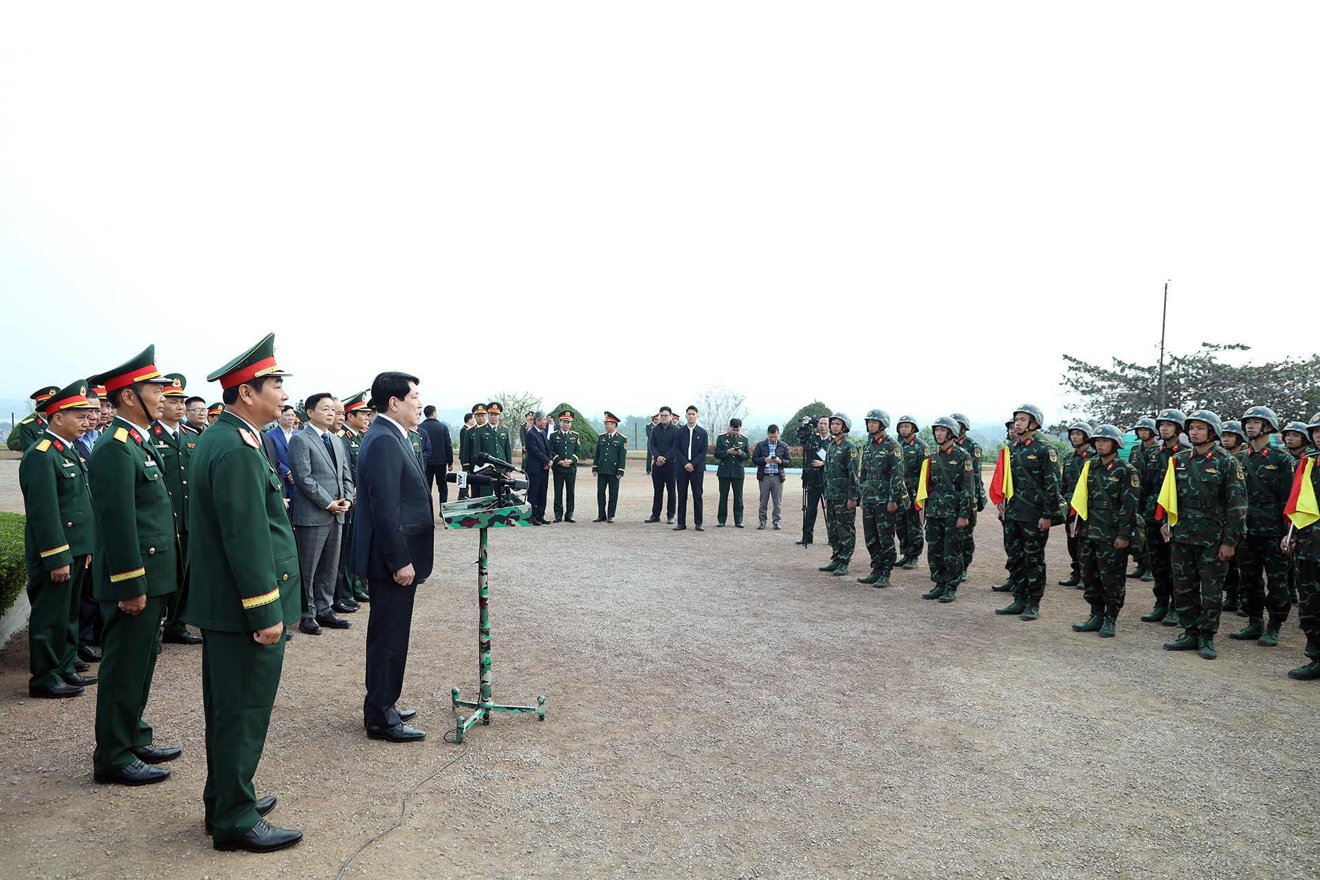 Chủ tịch nước Lương Cường phát biểu tại buổi kiểm tra công tác sẵn sàng chiến đấu tại Lữ đoàn 241, Quân đoàn 12.