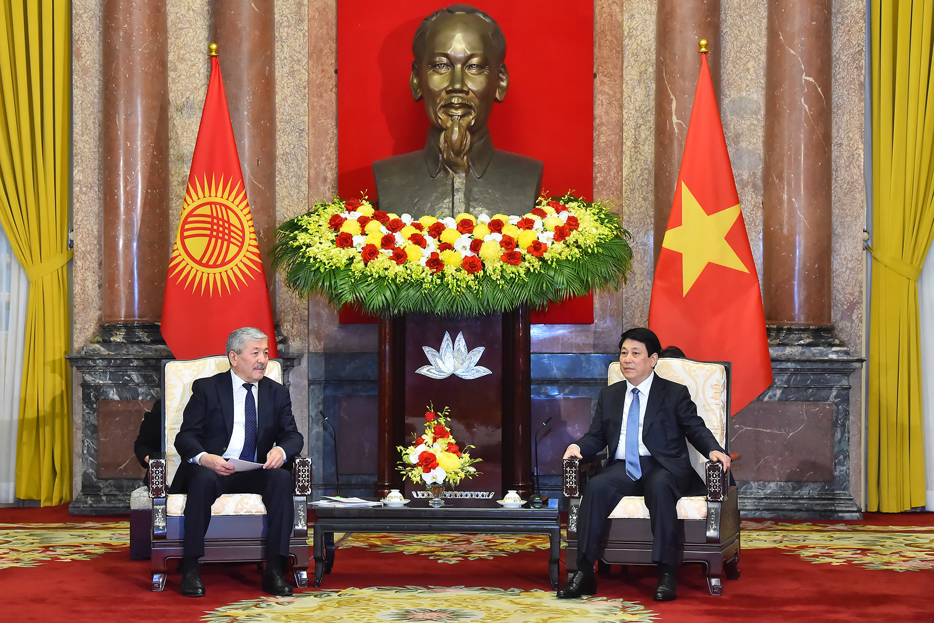 Chủ tịch nước Lương Cường tiếp Thủ tướng Cộng hòa Kyrgyzstan Adylbek Kasymaliev.