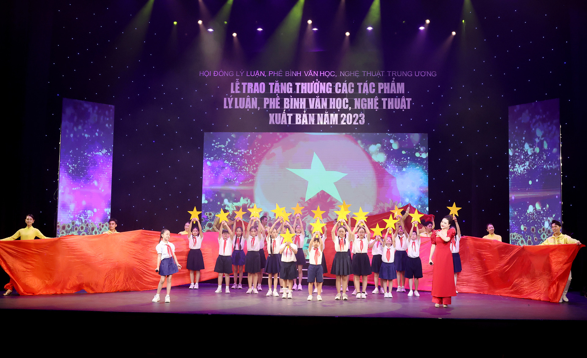 Tiết mục văn nghệ tại buổi lễ.