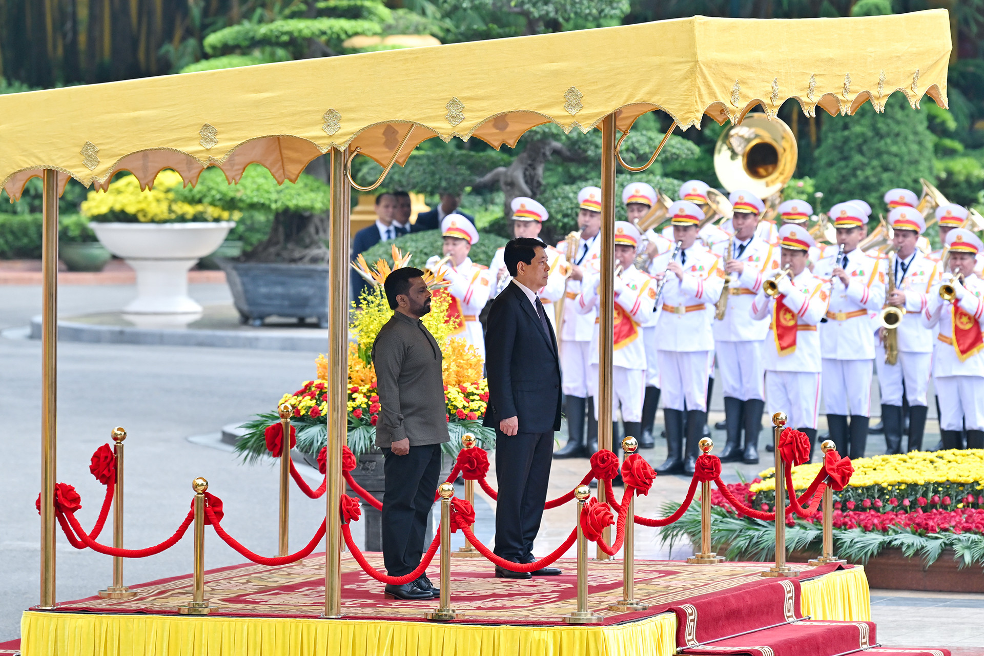 [Ảnh] Chủ tịch nước Lương Cường chủ trì lễ đón, hội đàm với Tổng thống Sri Lanka Anura Kumara Dissanayaka ảnh 3