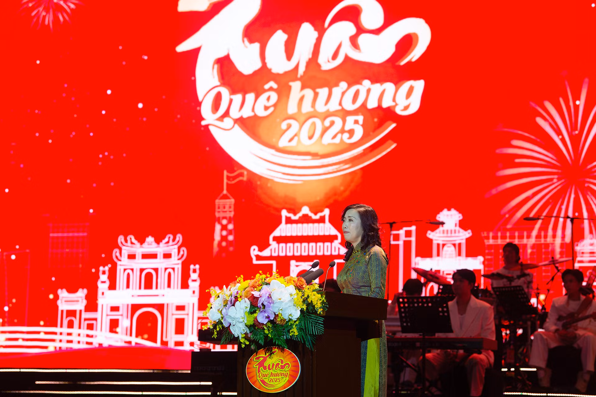 Thứ trưởng Ngoại giao Lê Thị Thu Hằng, Chủ nhiệm Ủy ban Nhà nước về người Việt Nam ở nước ngoài phát biểu khai mạc chương trình.