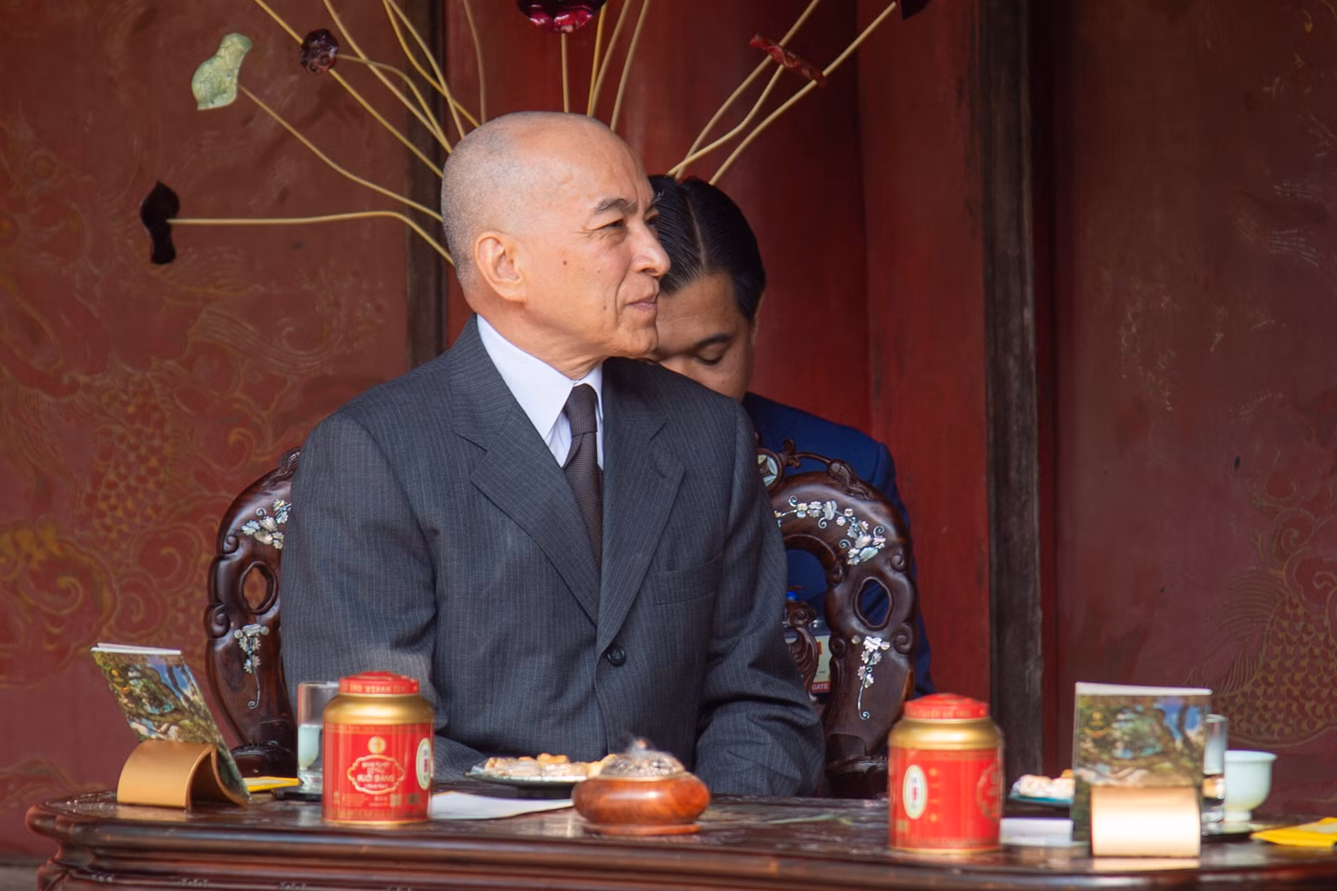 Quốc vương Campuchia Norodom Sihamoni phát biểu tại buổi thưởng trà.