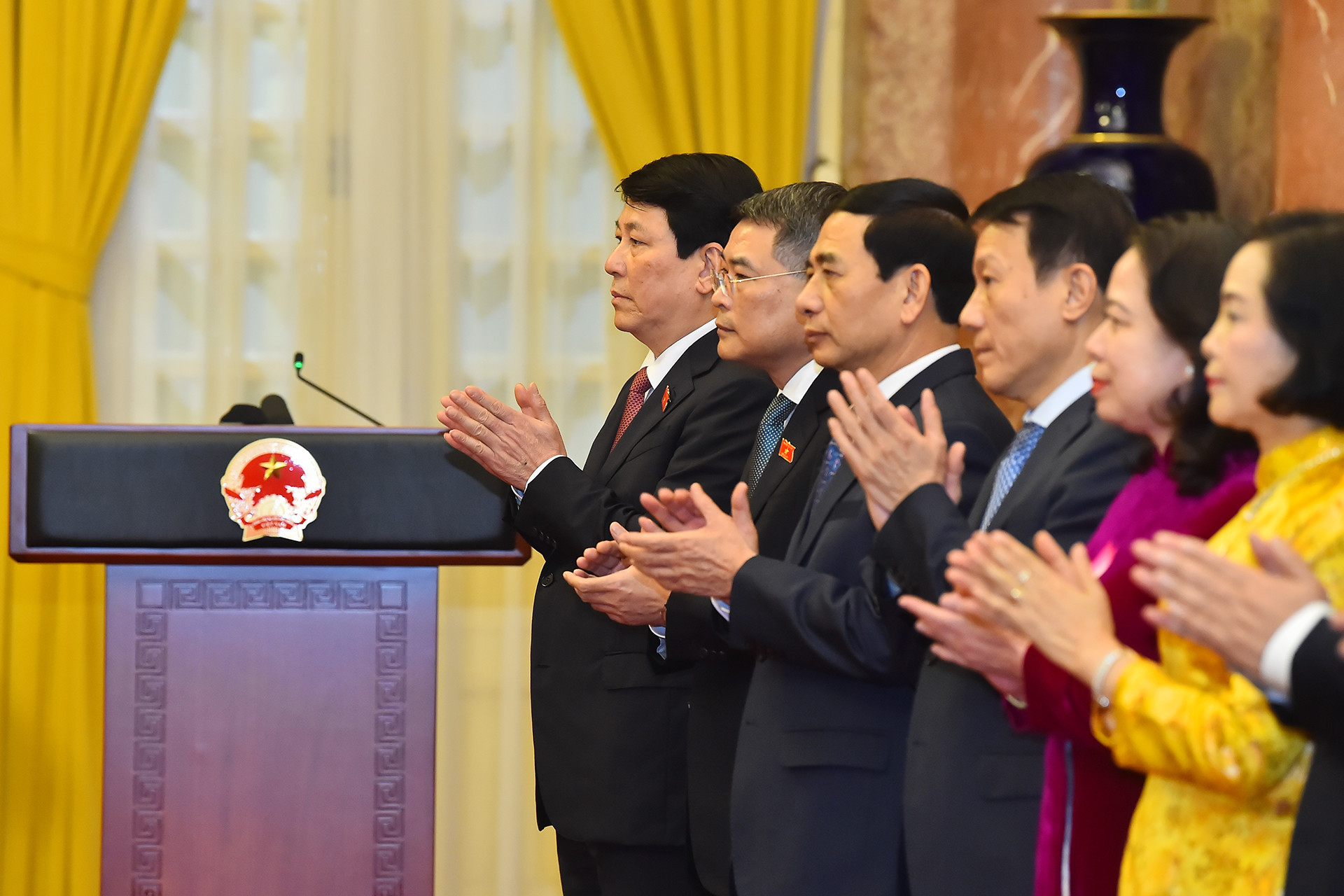 Chủ tịch nước Lương Cường cùng các đồng chí lãnh đạo Đảng, Nhà nước dự buổi lễ.