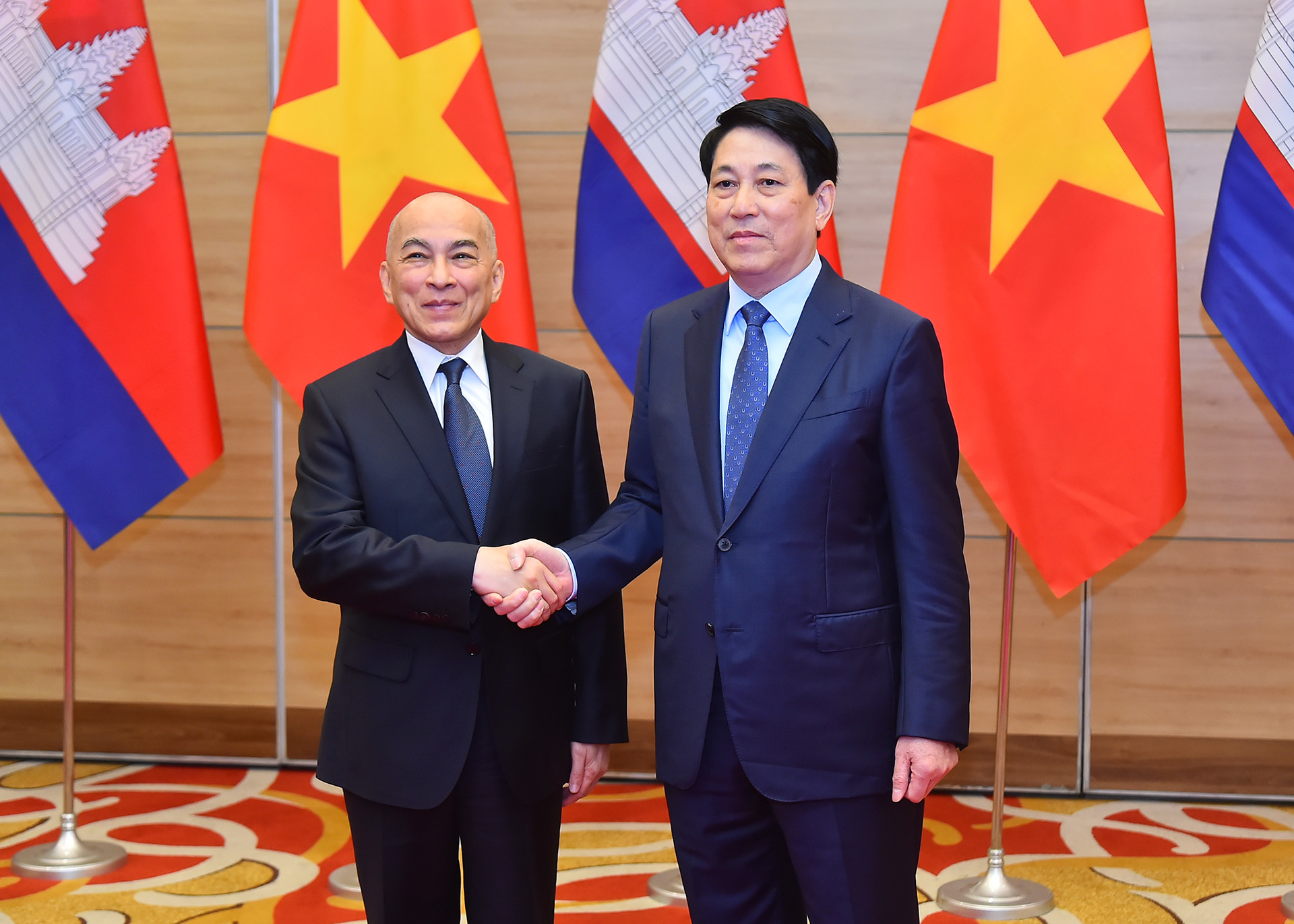 Chủ tịch nước Lương Cường và Quốc vương Campuchia Norodom Sihamoni tại buổi chiêu đãi.