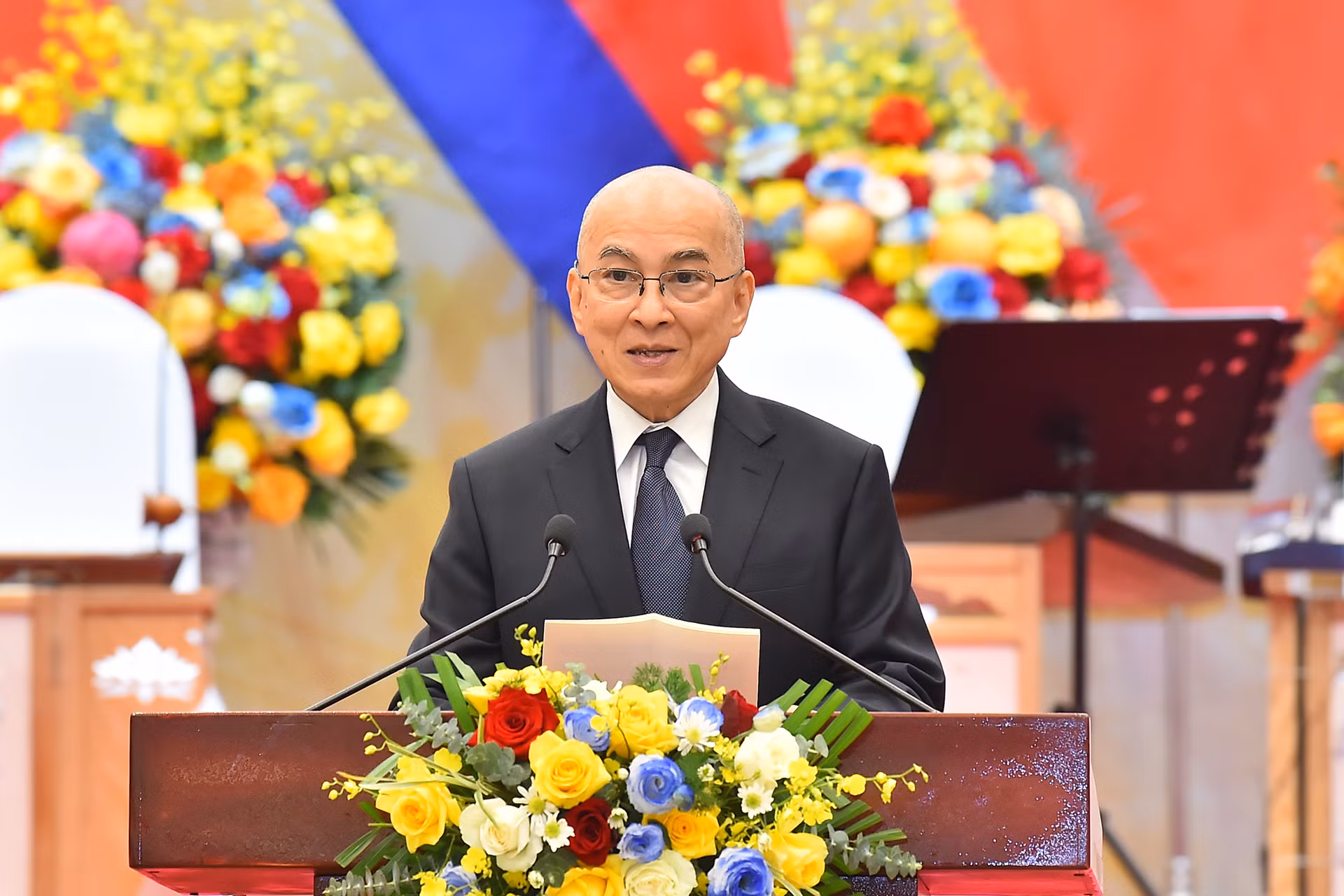 Quốc vương Campuchia Norodom Sihamoni phát biểu tại buổi chiêu đãi.