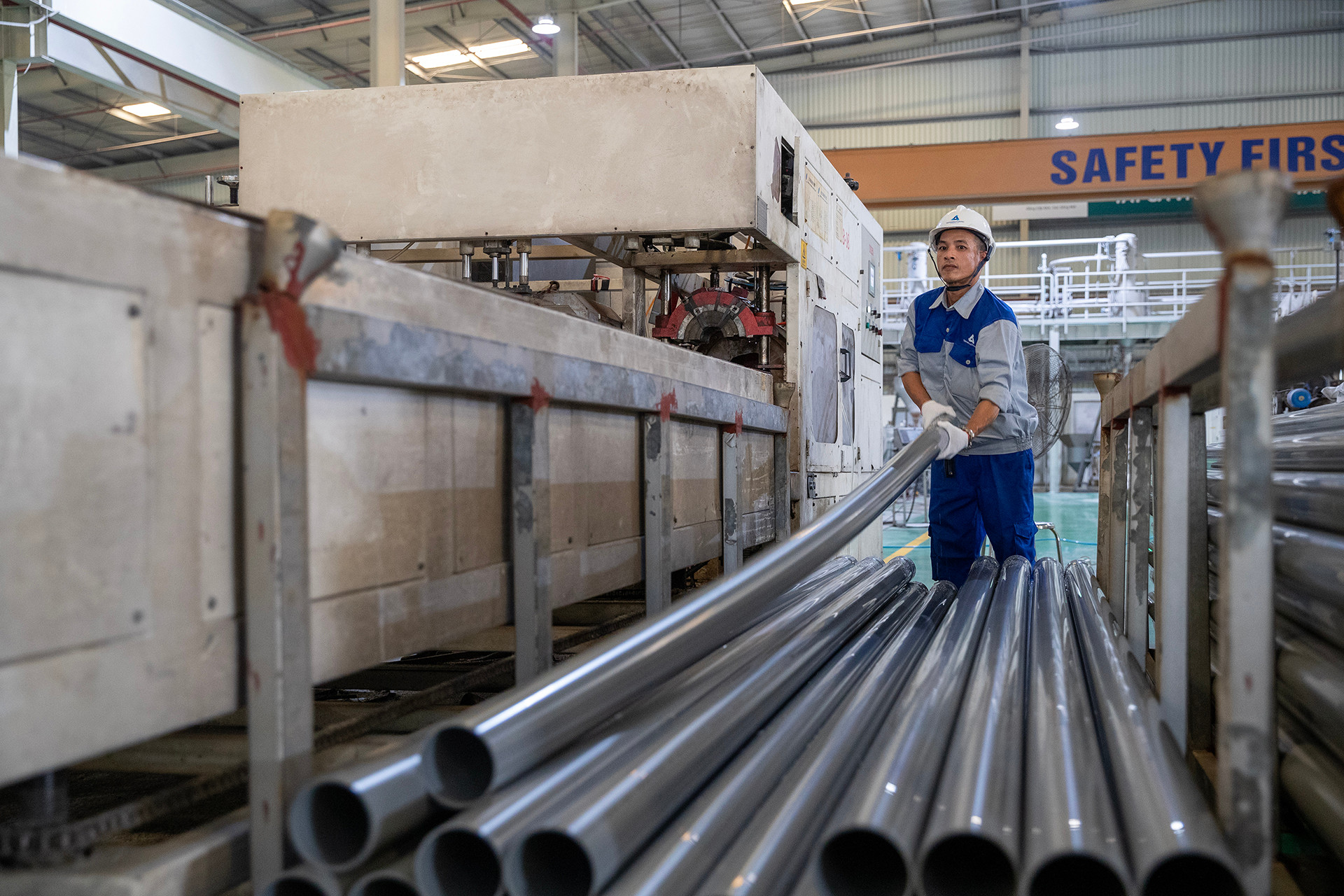 Trong suốt 30 năm phát triển, Tập đoàn Tân Á Đại Thành luôn kiên định với triết lý kinh doanh bền vững: “Chất lượng sản phẩm làm nên uy tín thương hiệu”. Các sản phẩm của Tân Á Đại Thành không ngừng được nghiên cứu, đổi mới, gia tăng tính năng theo xu thế tiêu dùng mới, đáp ứng nhu cầu đa dạng của người tiêu dùng. Song song với đó việc đầu tư hiệu quả vào hệ thống dây chuyền hiện đại, tiên tiến, giúp đồng bộ về chất lượng theo tiêu chuẩn quốc tế và mang tới giá thành cạnh tranh nhất.