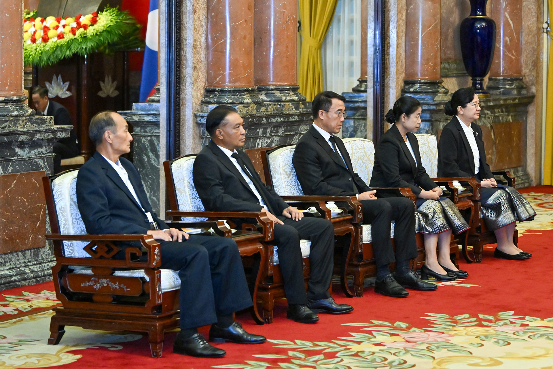 Các đại biểu tháp tùng Phó Chủ tịch nước Lào Pany Yathotou tại buổi tiếp. Các đại biểu tháp tùng Phó Chủ tịch nước Lào Pany Yathotou tại buổi tiếp.