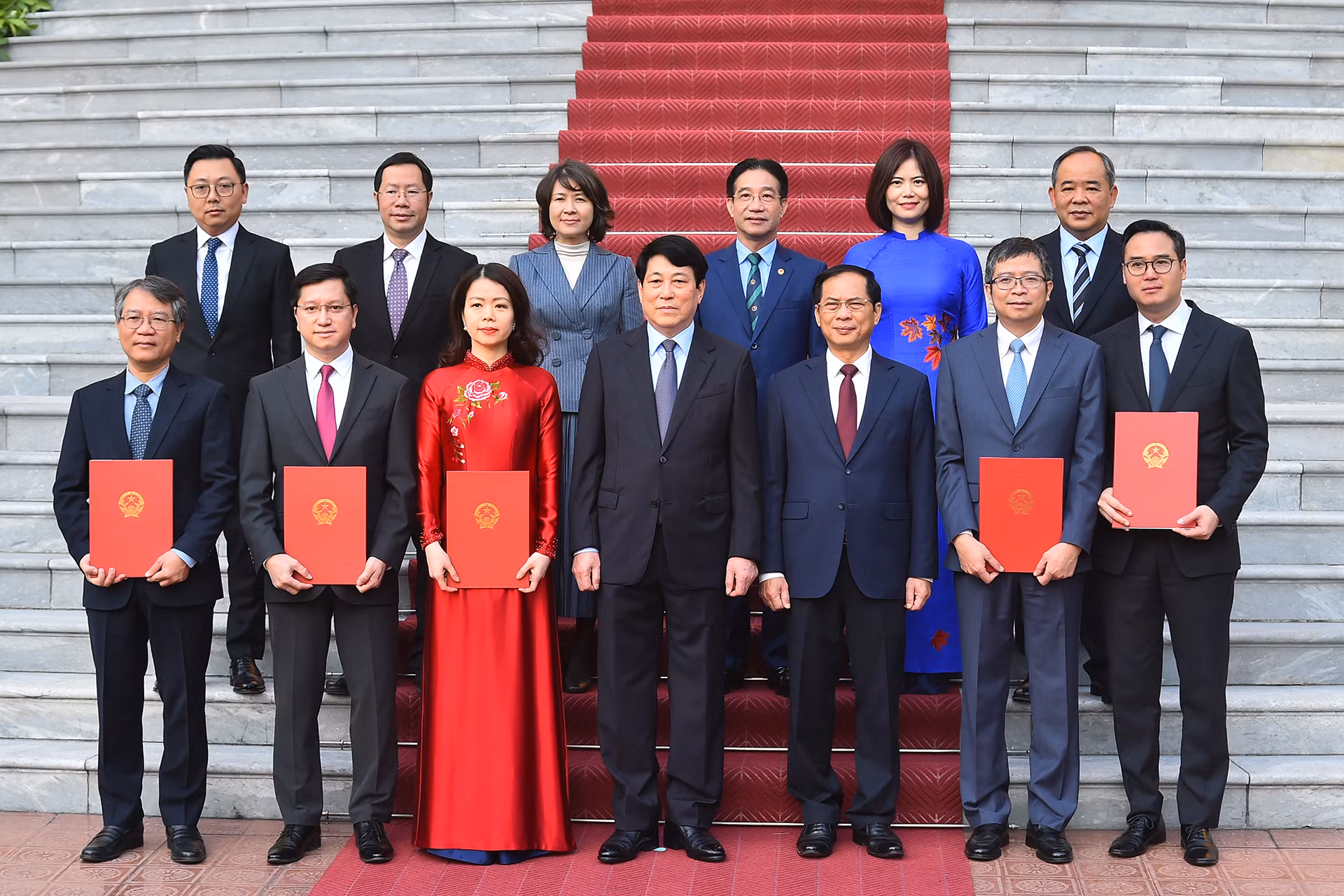 Chủ tịch nước Lương Cường; Phó Thủ tướng, Bộ trưởng Ngoại giao Bùi Thanh Sơn cùng các đại biểu tại buổi lễ.