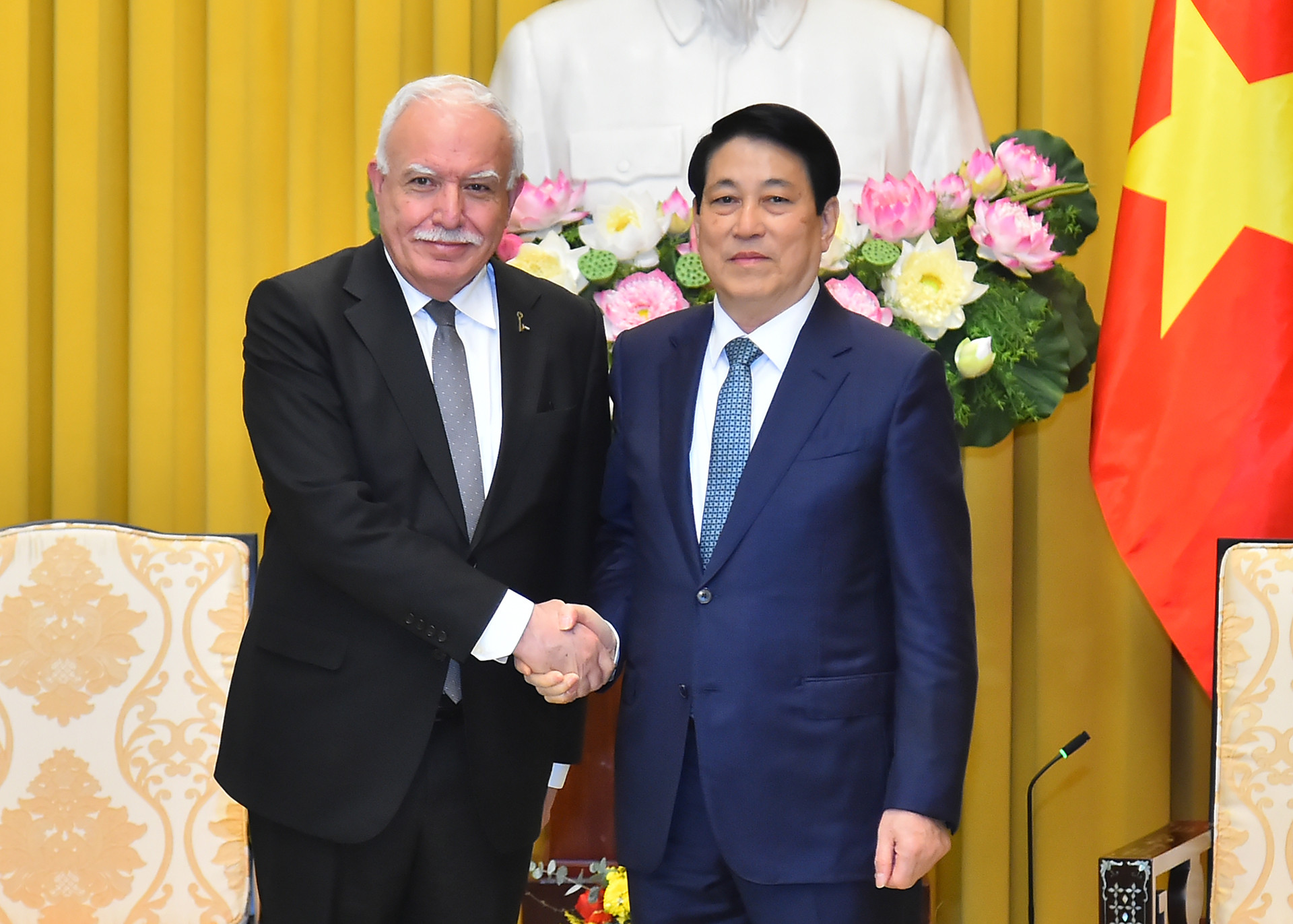 Chủ tịch nước Lương Cường đón ông Riad Malki, Đặc phái viên của Tổng thống Palestine tại buổi tiếp.