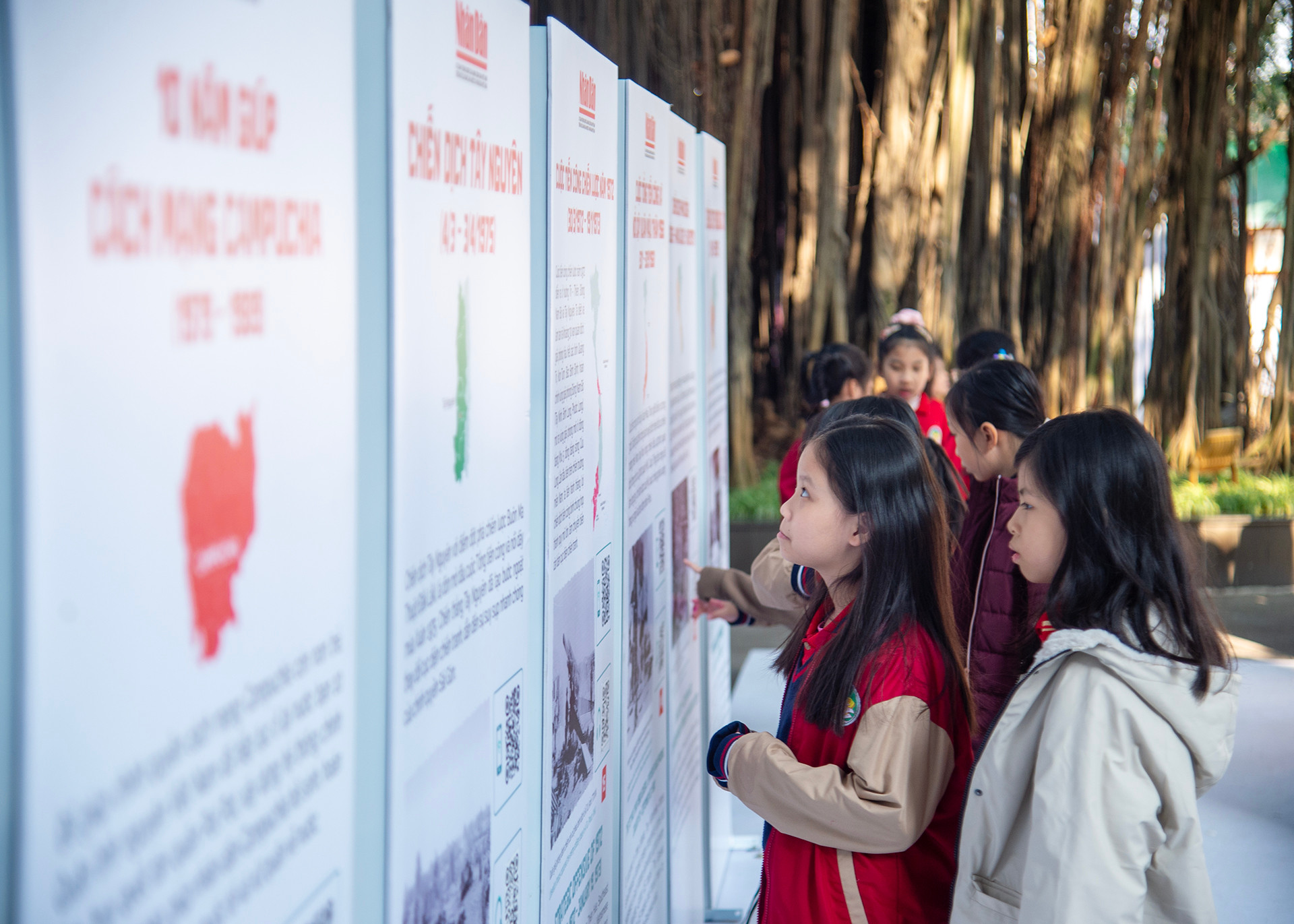 Những nội dung được truyền tải tại triển lãm được đưa ra một cách khái quát và cô đọng nhất, nhằm giúp độc giả ở nhiều lứa tuổi có thể dễ dàng nắm được thông tin lịch sử một cách dễ dàng và chính xác. Những nội dung được truyền tải tại triển lãm được đưa ra một cách khái quát và cô đọng nhất, nhằm giúp độc giả ở nhiều lứa tuổi có thể dễ dàng nắm được thông tin lịch sử một cách dễ dàng và chính xác.