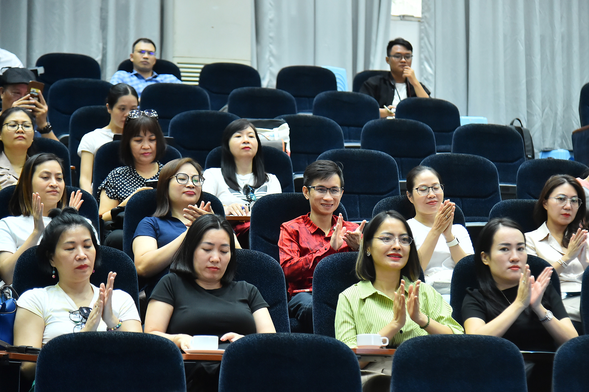 Đại diện các hãng lữ hành, những người làm du lịch tham dự toạ đàm “Điểm đến du lịch Thu Hà Nội”.