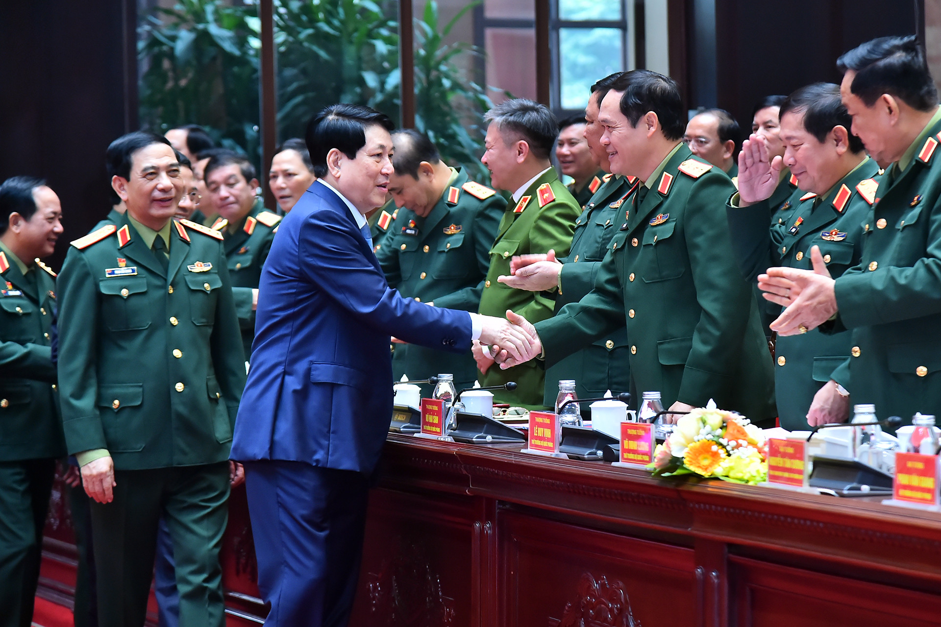 Chủ tịch nước Lương Cường với các đại biểu tại Hội nghị Quân chính toàn quân năm 2024.