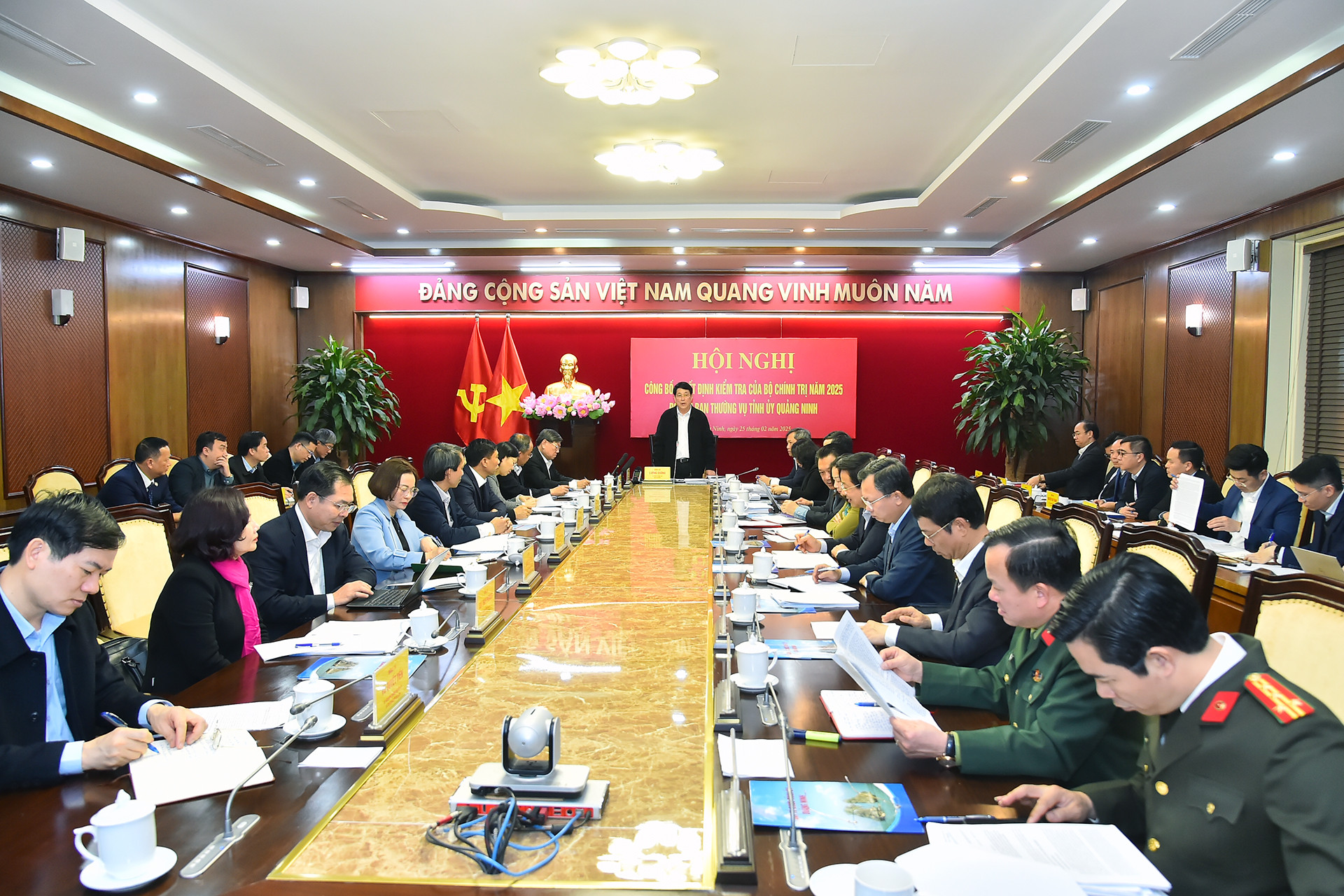 Quang cảnh Hội nghị công bố Quyết định kiểm tra của Bộ Chính trị, Ban Bí thư năm 2025 đối với Ban Thường vụ Tỉnh ủy Quảng Ninh.