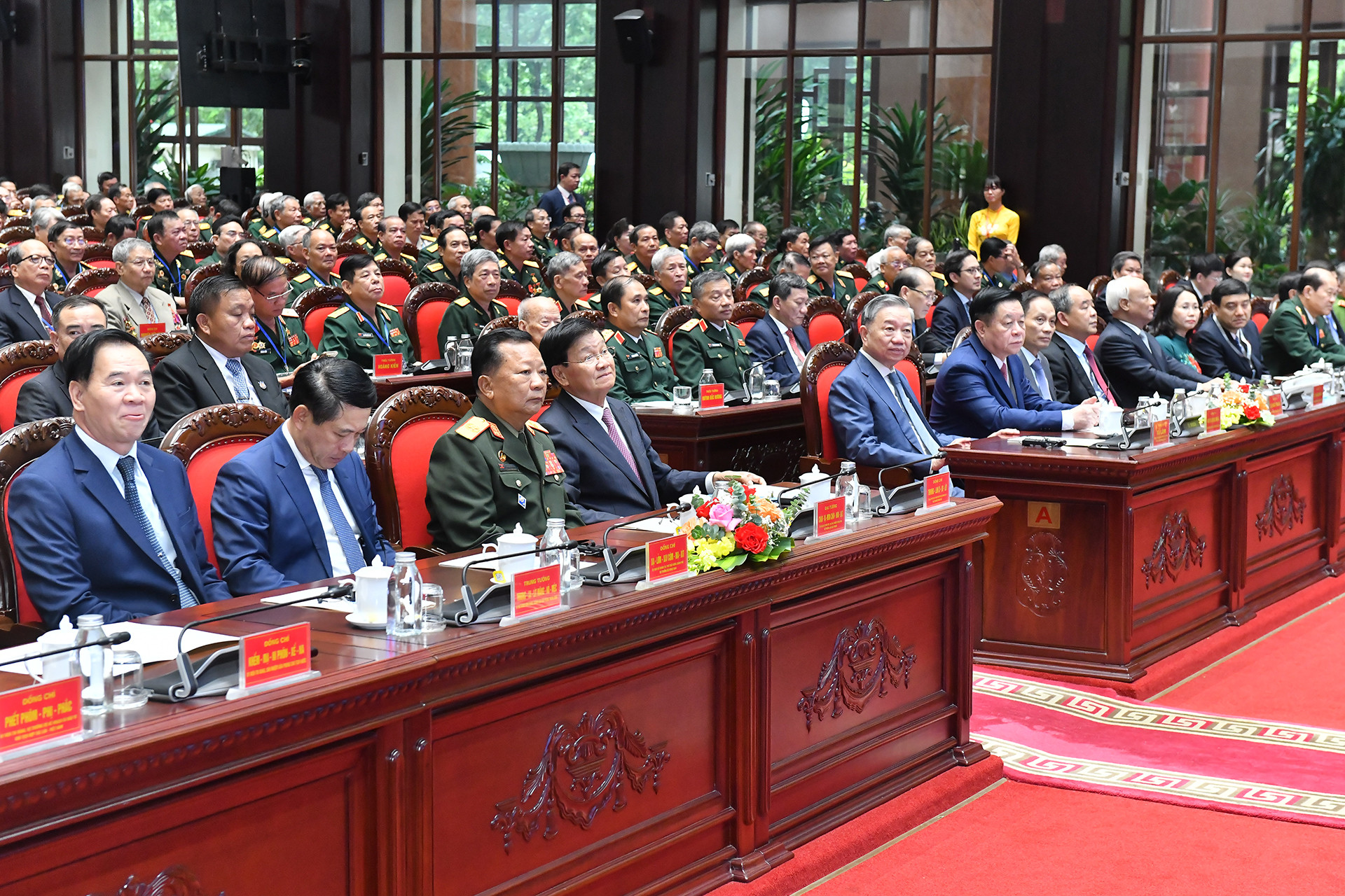 [Ảnh] Hai Tổng Bí thư, Chủ tịch nước Việt Nam và Lào gặp gỡ cựu quân tình nguyện ảnh 5