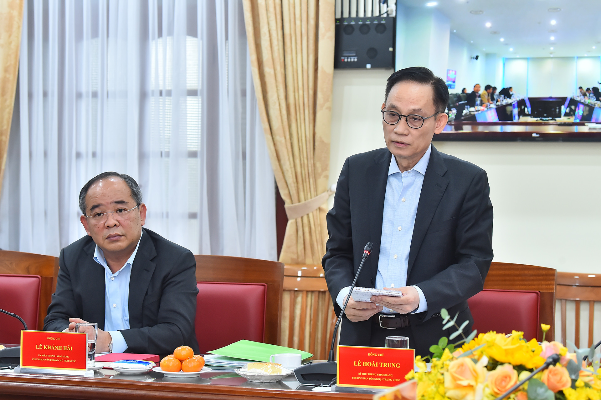 Trưởng Ban Đối ngoại Trung ương Lê Hoài Trung phát biểu ý kiến tại buổi làm việc.