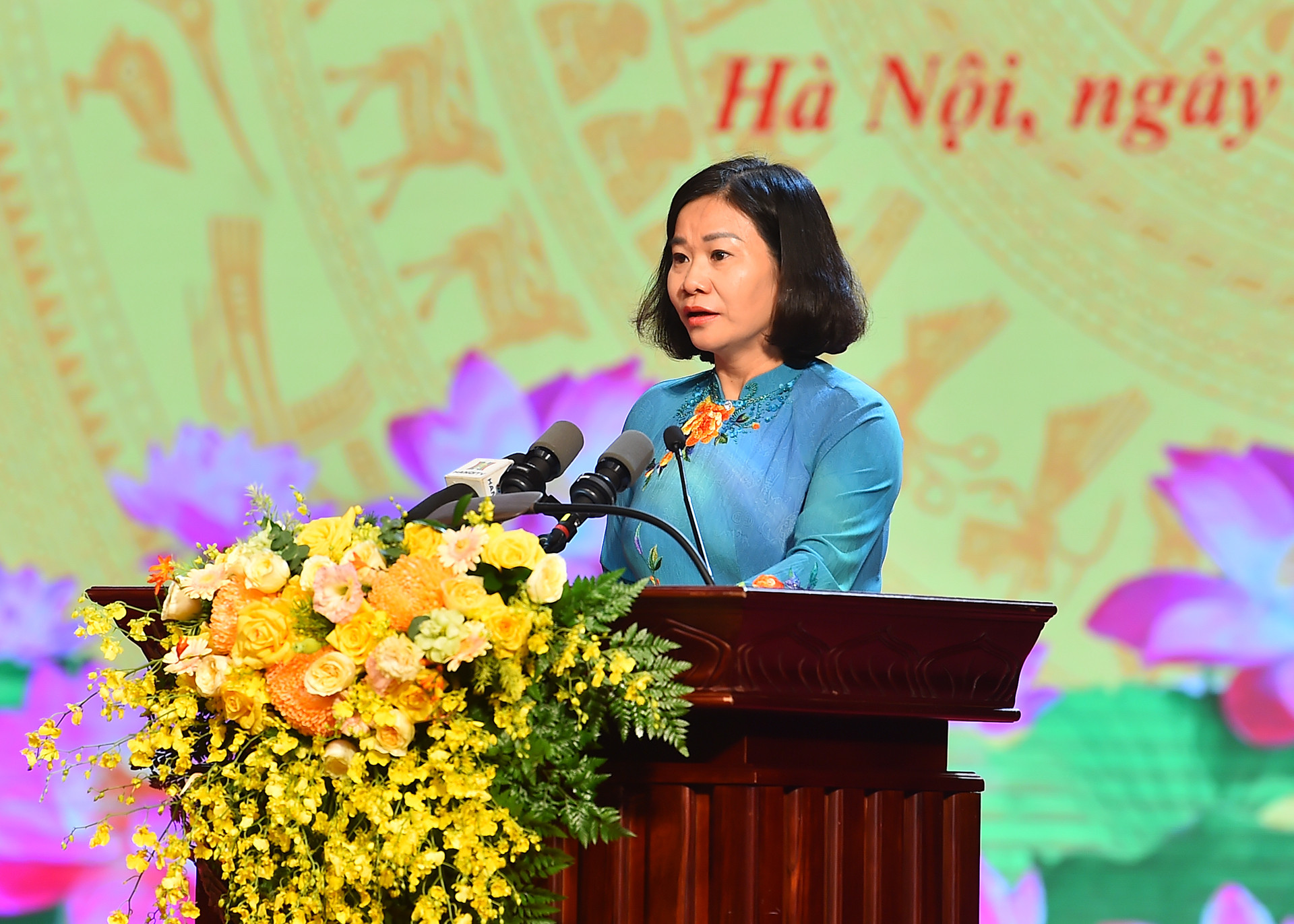 Phát biểu tại buổi lễ, Phó Bí thư Thường trực Thành ủy Hà Nội Nguyễn Thị Tuyến bày tỏ lòng tri ân các bậc lão thành cách mạng, các Bà Mẹ Việt Nam Anh hùng, Anh hùng Lực lượng vũ trang nhân dân, liệt sĩ, cựu chiến binh, cựu công an nhân dân, cựu thanh niên xung phong đã góp phần vào thành công của cuộc tiếp quản, giải phóng Thủ đô Hà Nội 70 năm trước cũng như trong sự nghiệp xây dựng và bảo vệ Tổ quốc Việt Nam xã hội chủ nghĩa. Phát biểu tại buổi lễ, Phó Bí thư Thường trực Thành ủy Hà Nội Nguyễn Thị Tuyến bày tỏ lòng tri ân các bậc lão thành cách mạng, các Bà Mẹ Việt Nam Anh hùng, Anh hùng Lực lượng vũ trang nhân dân, liệt sĩ, cựu chiến binh, cựu công an nhân dân, cựu thanh niên xung phong đã góp phần vào thành công của cuộc tiếp quản, giải phóng Thủ đô Hà Nội 70 năm trước cũng như trong sự nghiệp xây dựng và bảo vệ Tổ quốc Việt Nam xã hội chủ nghĩa.