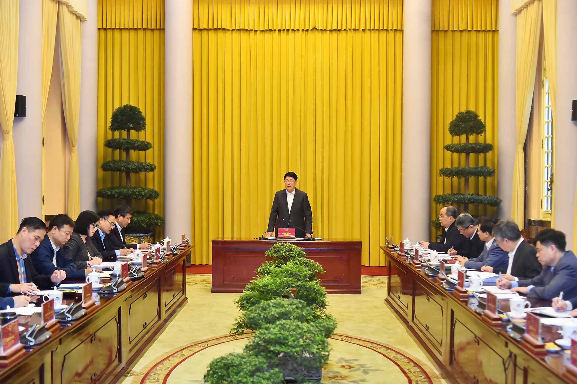 Quang cảnh buổi làm việc của Chủ tịch nước Lương Cường với Bộ Ngoại giao.