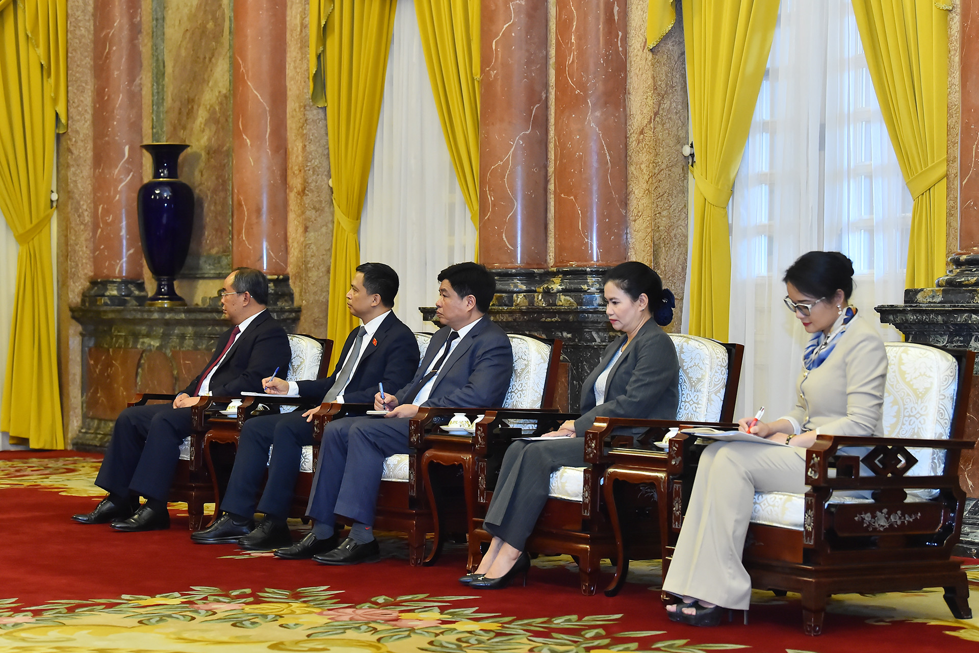 Các thành viên đoàn Việt Nam tham dự buổi tiếp.