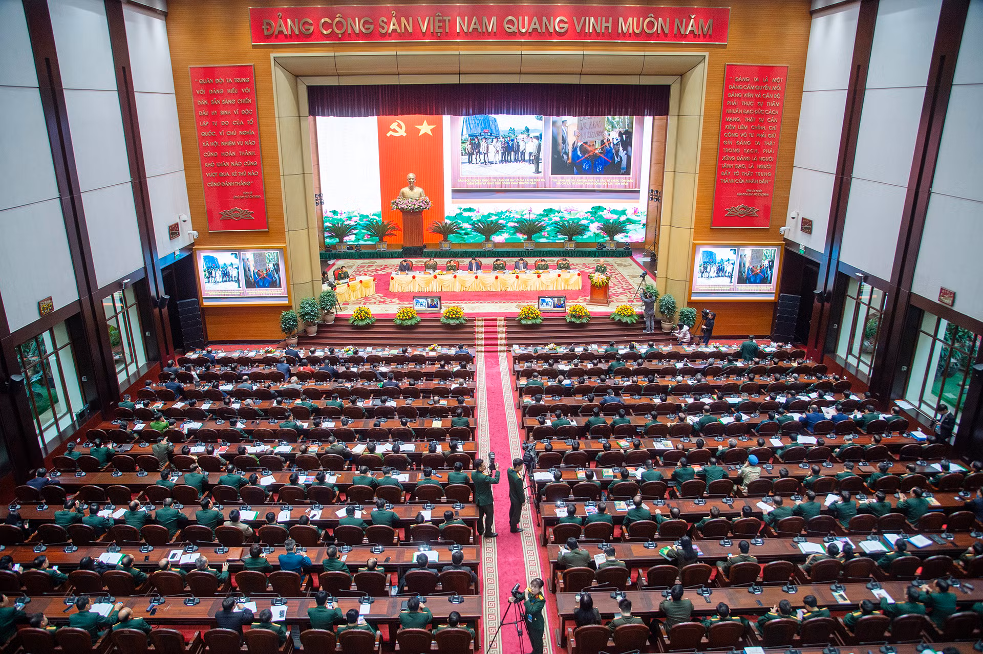 Quang cảnh Hội thảo khoa học cấp quốc gia “Quân đội nhân dân Việt Nam - Truyền thống hào hùng, sự nghiệp vẻ vang, lực lượng nòng cốt xây dựng nền quốc phòng toàn dân vững mạnh”.