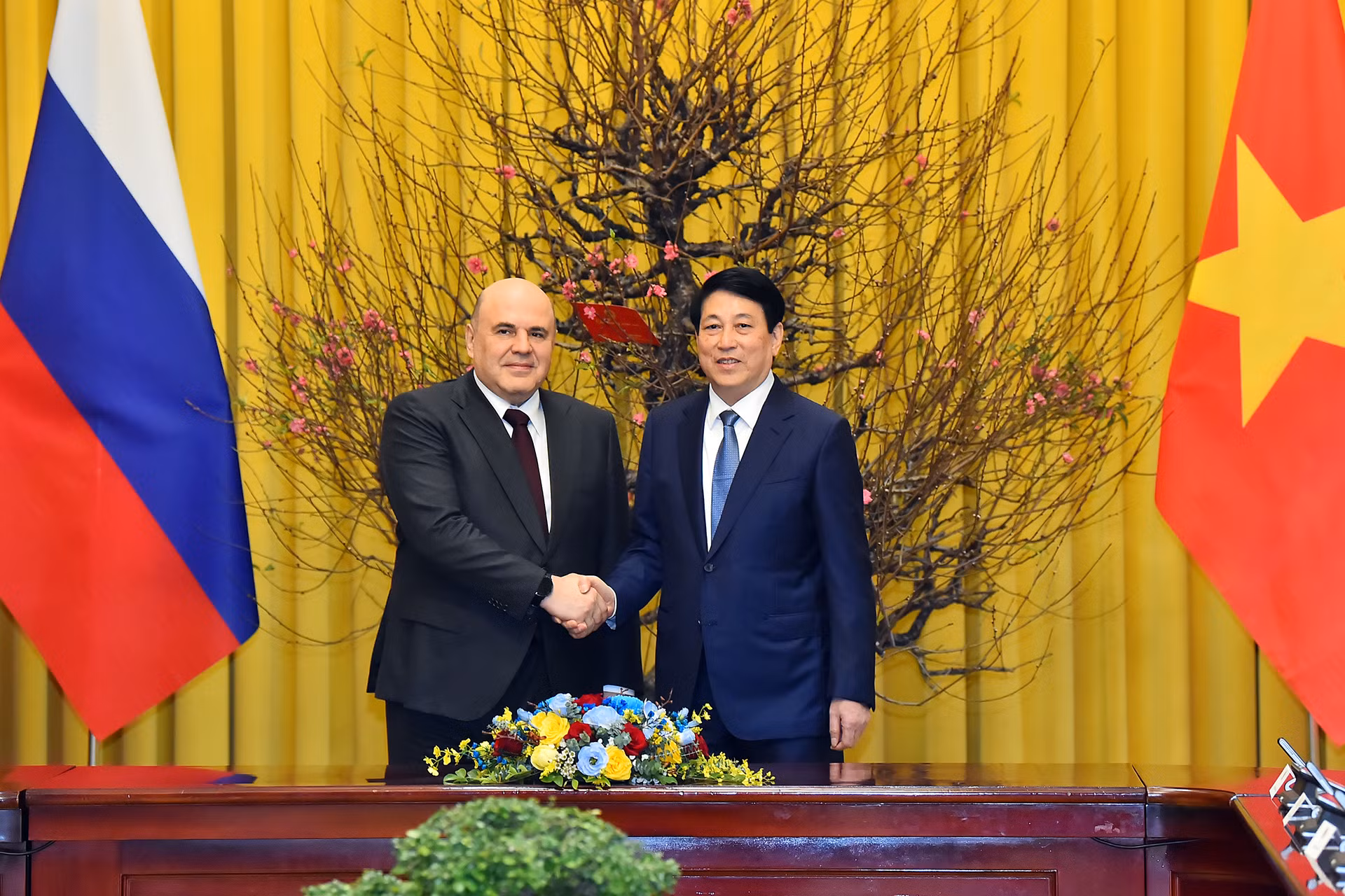 Chủ tịch nước Lương Cường và Thủ tướng Liên bang Nga Mikhail Vladimirovich Mishustin.