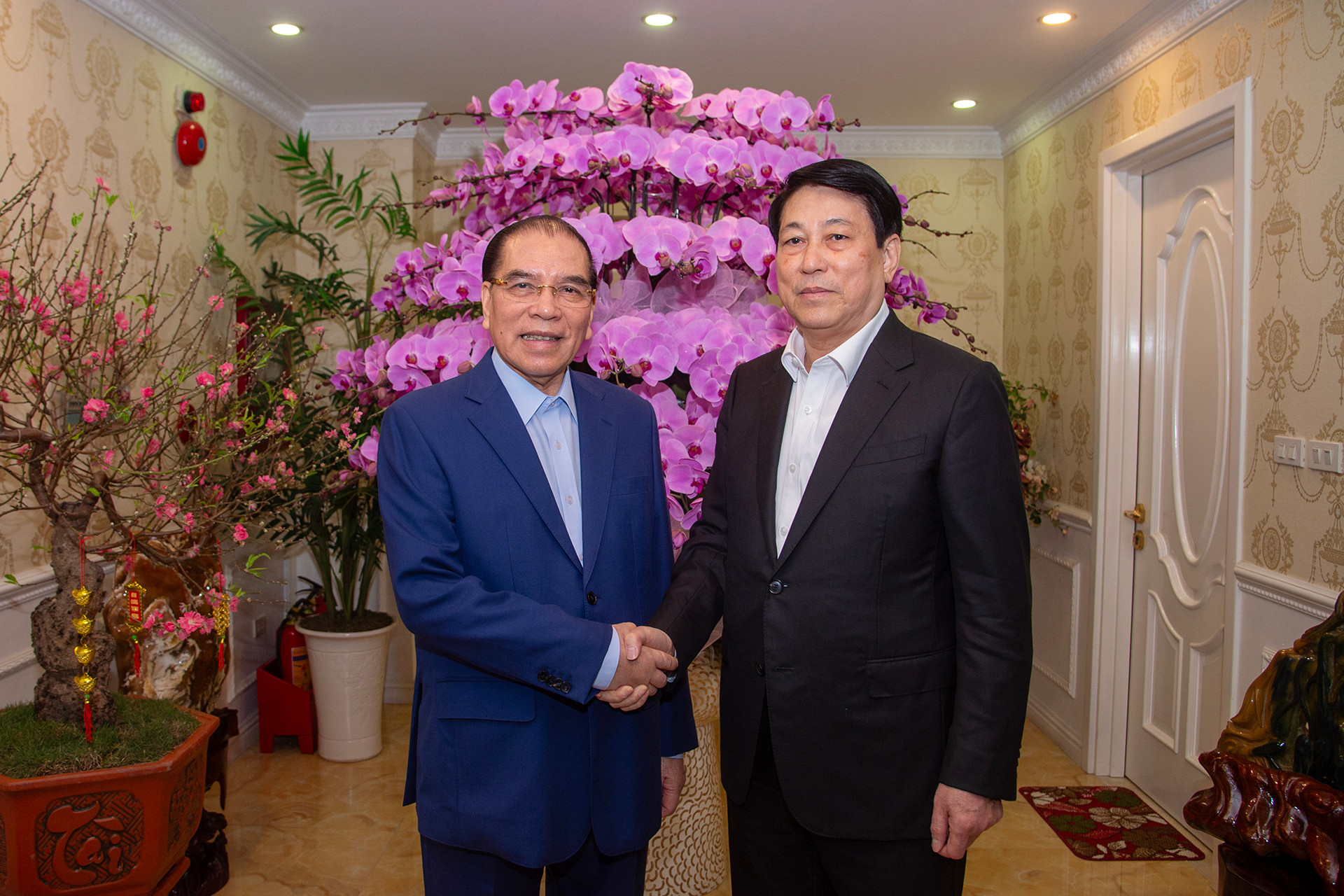 Chủ tịch nước Lương Cường thăm, chúc Tết nguyên Tổng Bí thư Nông Đức Mạnh.