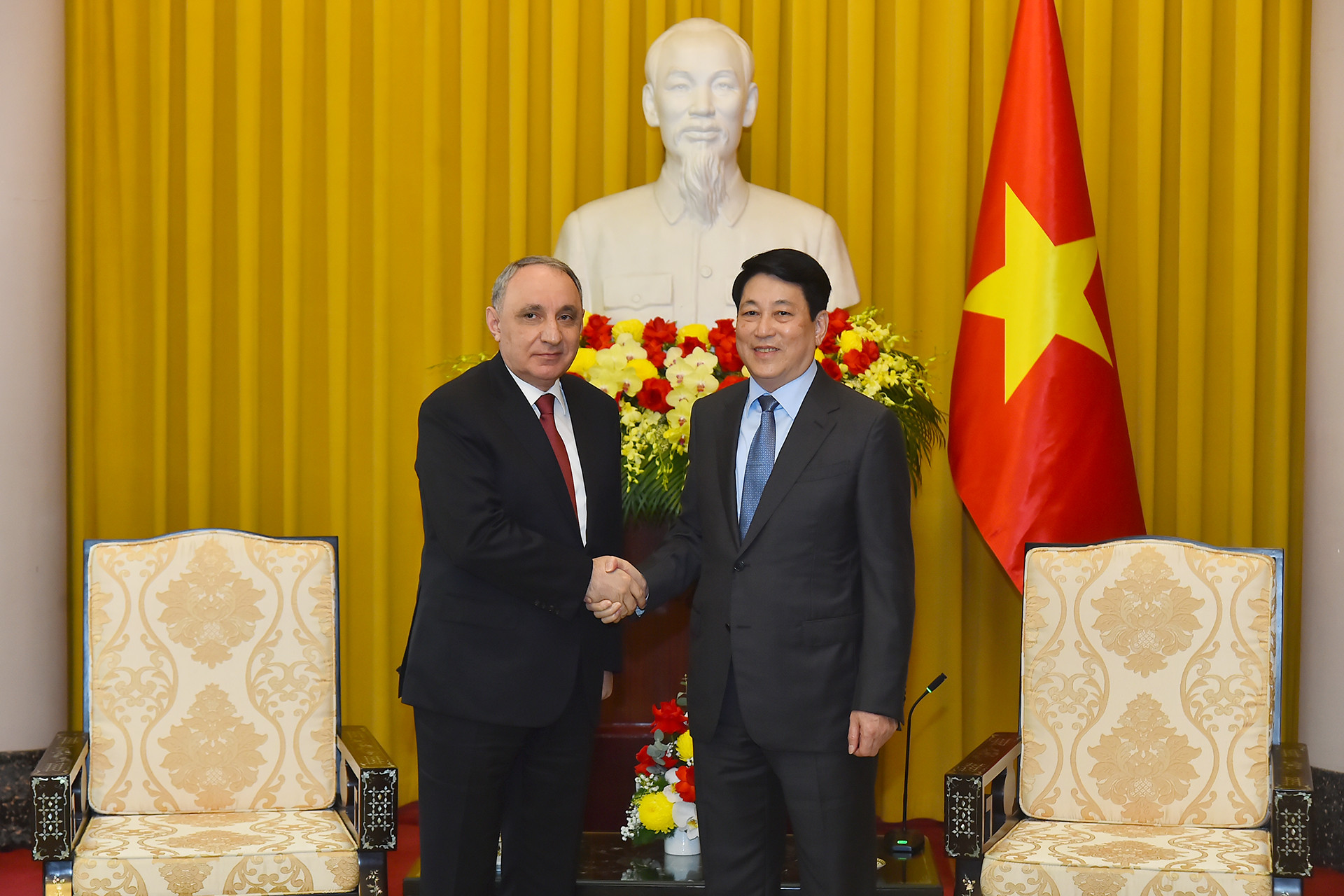 Chủ tịch nước Lương Cường và Viện trưởng Viện Kiểm sát Tối cao Azerbaijan Kamran Bayram Aliyev tại buổi tiếp.