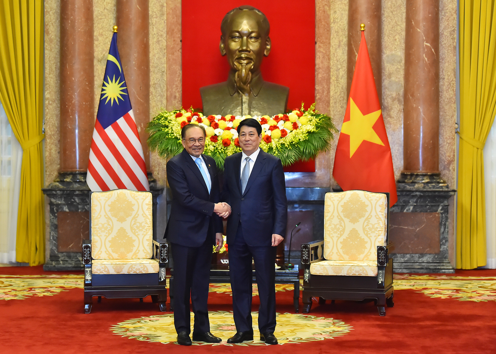 Chủ tịch nước Lương Cường và Thủ tướng Malaysia Anwar Ibrahim tại buổi tiếp.