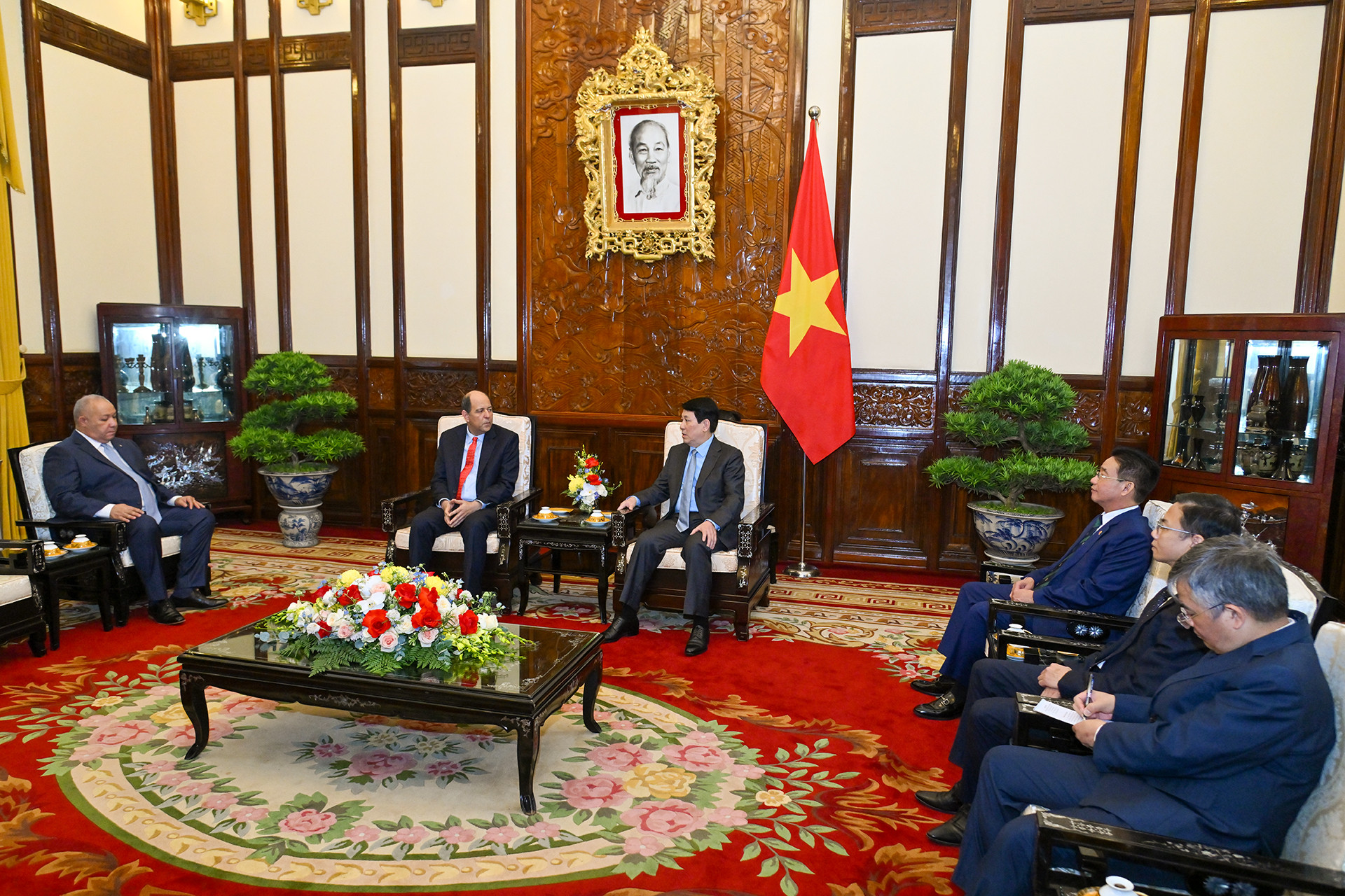 Quang cảnh buổi tiếp Đại sứ Cộng hòa Dominicana tại Việt Nam Reinaldo Rafael Espinal Nunez của Chủ tịch nước Lương Cường.