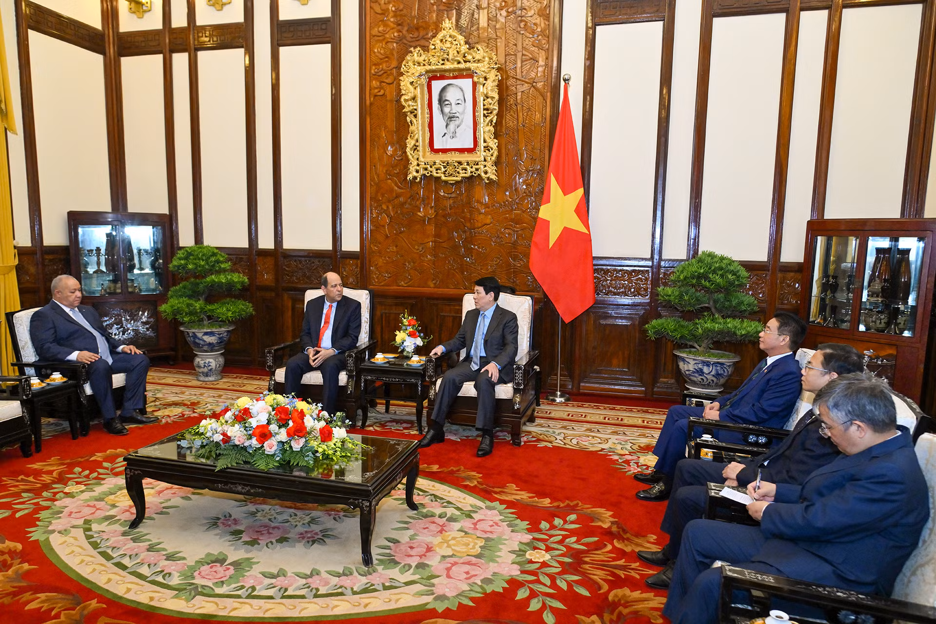 Quang cảnh buổi tiếp Đại sứ Cộng hòa Dominicana tại Việt Nam Reinaldo Rafael Espinal Nunez của Chủ tịch nước Lương Cường. Quang cảnh buổi tiếp Đại sứ Cộng hòa Dominicana tại Việt Nam Reinaldo Rafael Espinal Nunez của Chủ tịch nước Lương Cường.